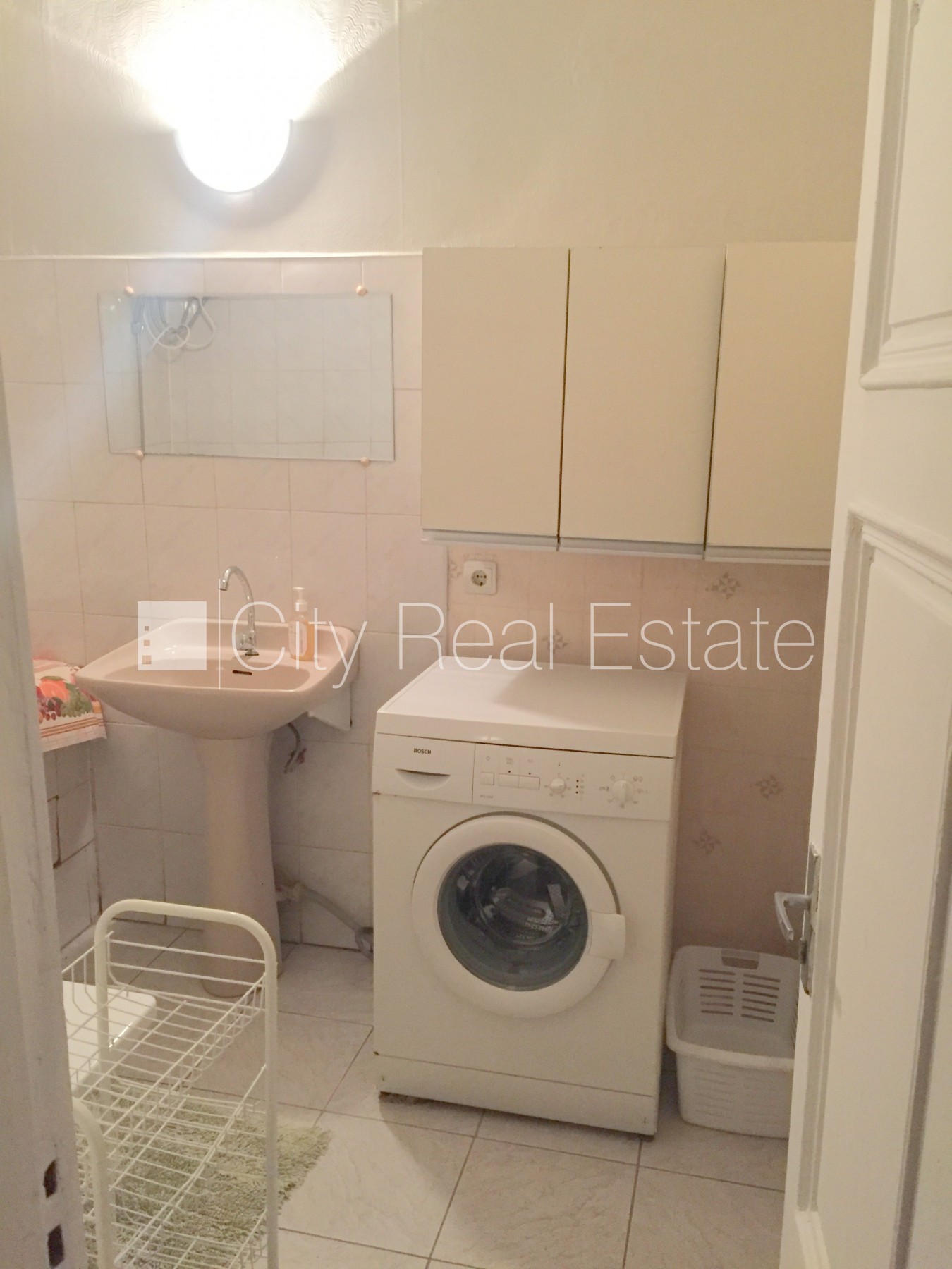 Sludinājumi. Zeme īpašumā, koka māja, fasādes māja, labiekārtots apzaļumots pagalms, slēgts pagalms, ieeja no Cena: 68000 EUR Foto #4