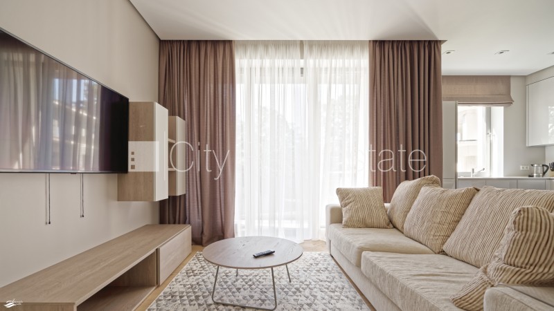 Sludinājumi. Jaunceltne, labiekārtots apzaļumots pagalms, vieta automašīnai, balkons, guļamistabu skaits 1 gab., Cena: 1500 EUR/mēn Foto #1