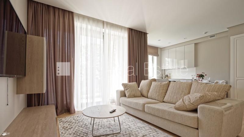 Sludinājumi. Jaunceltne, labiekārtots apzaļumots pagalms, vieta automašīnai, balkons, guļamistabu skaits 1 gab., Cena: 1500 EUR/mēn Foto #2