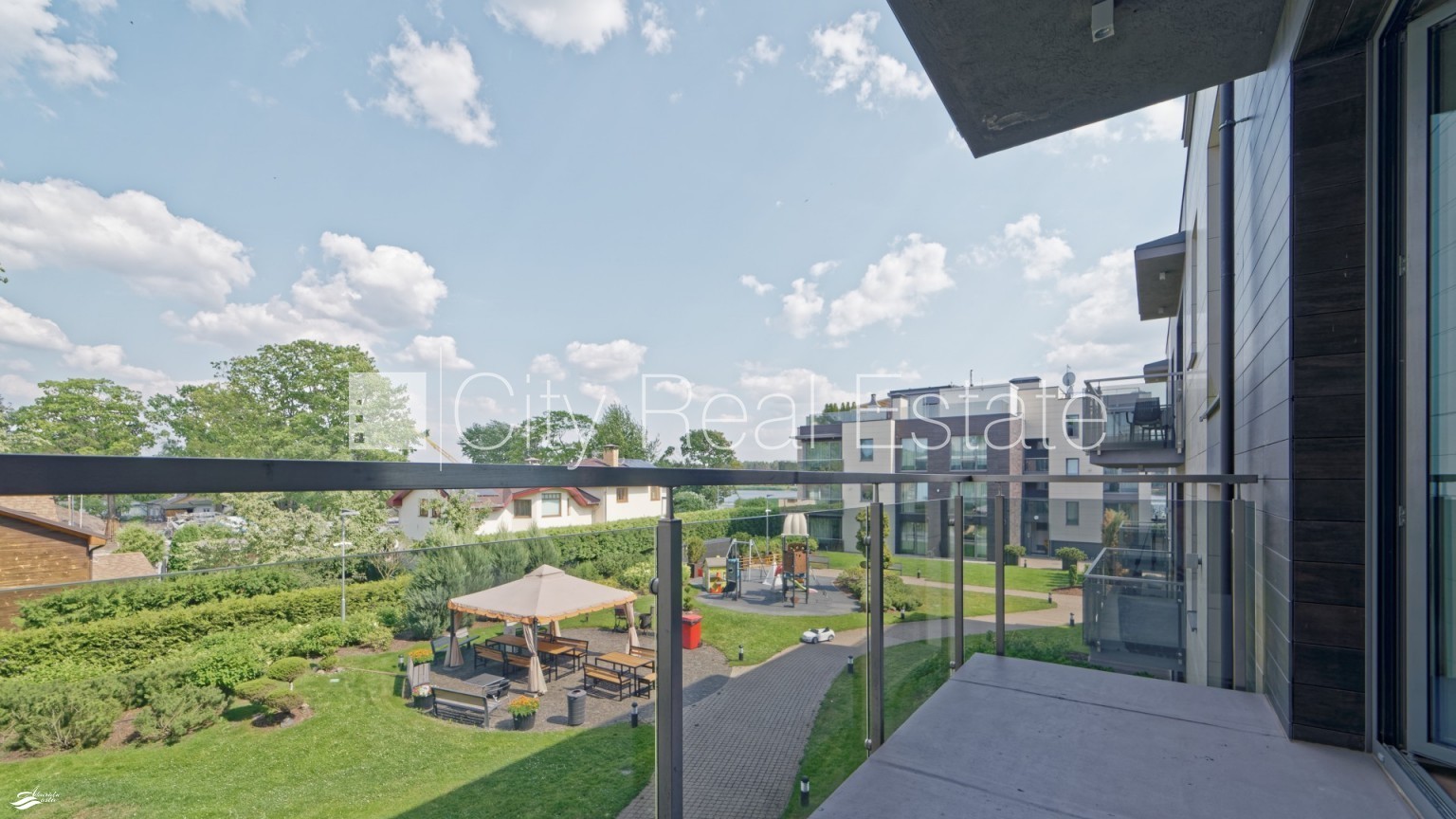 Sludinājumi. Jaunceltne, labiekārtots apzaļumots pagalms, slēgts pagalms, iežogota teritorija ar metāla sētu, Cena: 1800 EUR/mēn Foto #10