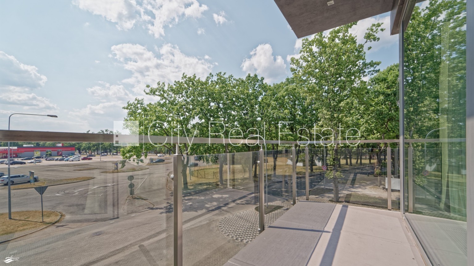 Sludinājumi. Jaunceltne, labiekārtots apzaļumots pagalms, slēgts pagalms, iežogota teritorija ar metāla sētu, Cena: 1800 EUR/mēn Foto #9