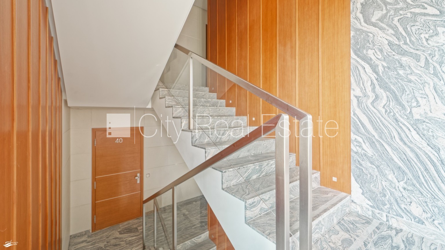 Sludinājumi. Jaunceltne, labiekārtots apzaļumots pagalms, slēgts pagalms, iežogota teritorija ar metāla sētu, Cena: 1800 EUR/mēn Foto #11