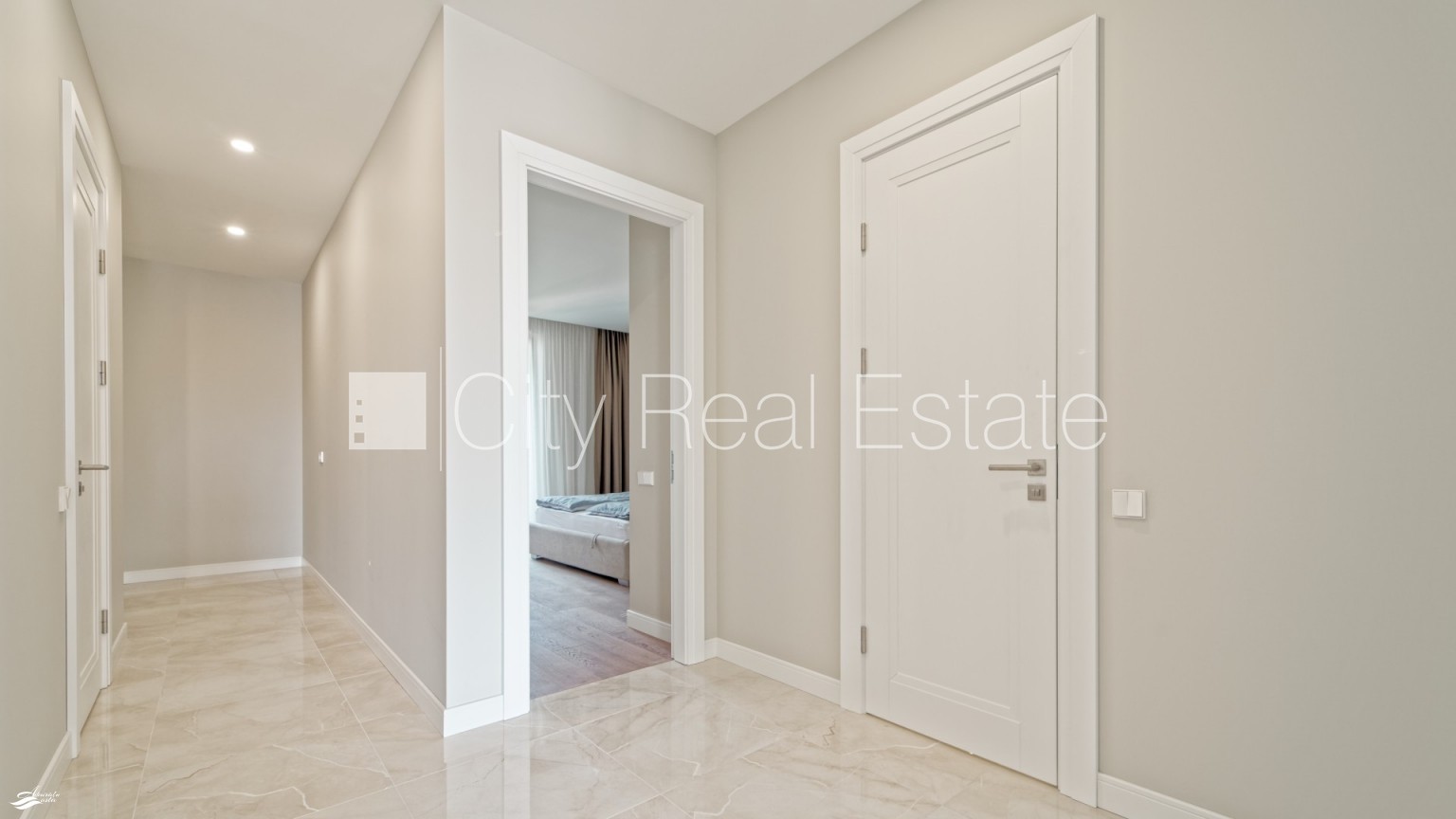 Sludinājumi. Jaunceltne, labiekārtots apzaļumots pagalms, slēgts pagalms, iežogota teritorija ar metāla sētu, Cena: 1800 EUR/mēn Foto #6