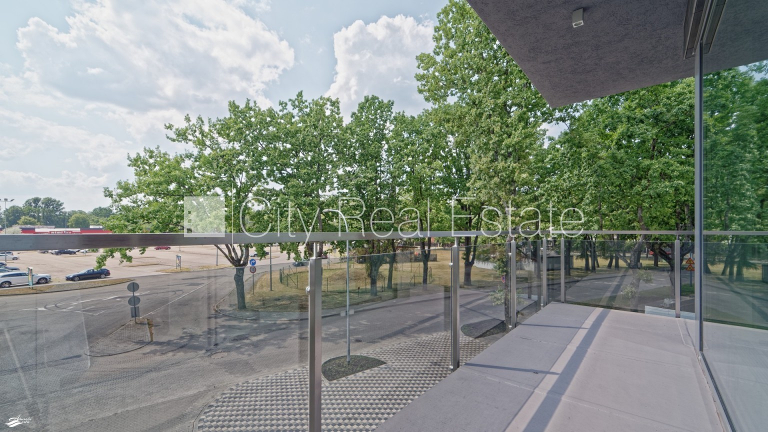 Sludinājumi. Jaunceltne, labiekārtots apzaļumots pagalms, slēgts pagalms, iežogota teritorija ar metāla sētu, Cena: 1500 EUR/mēn Foto #6