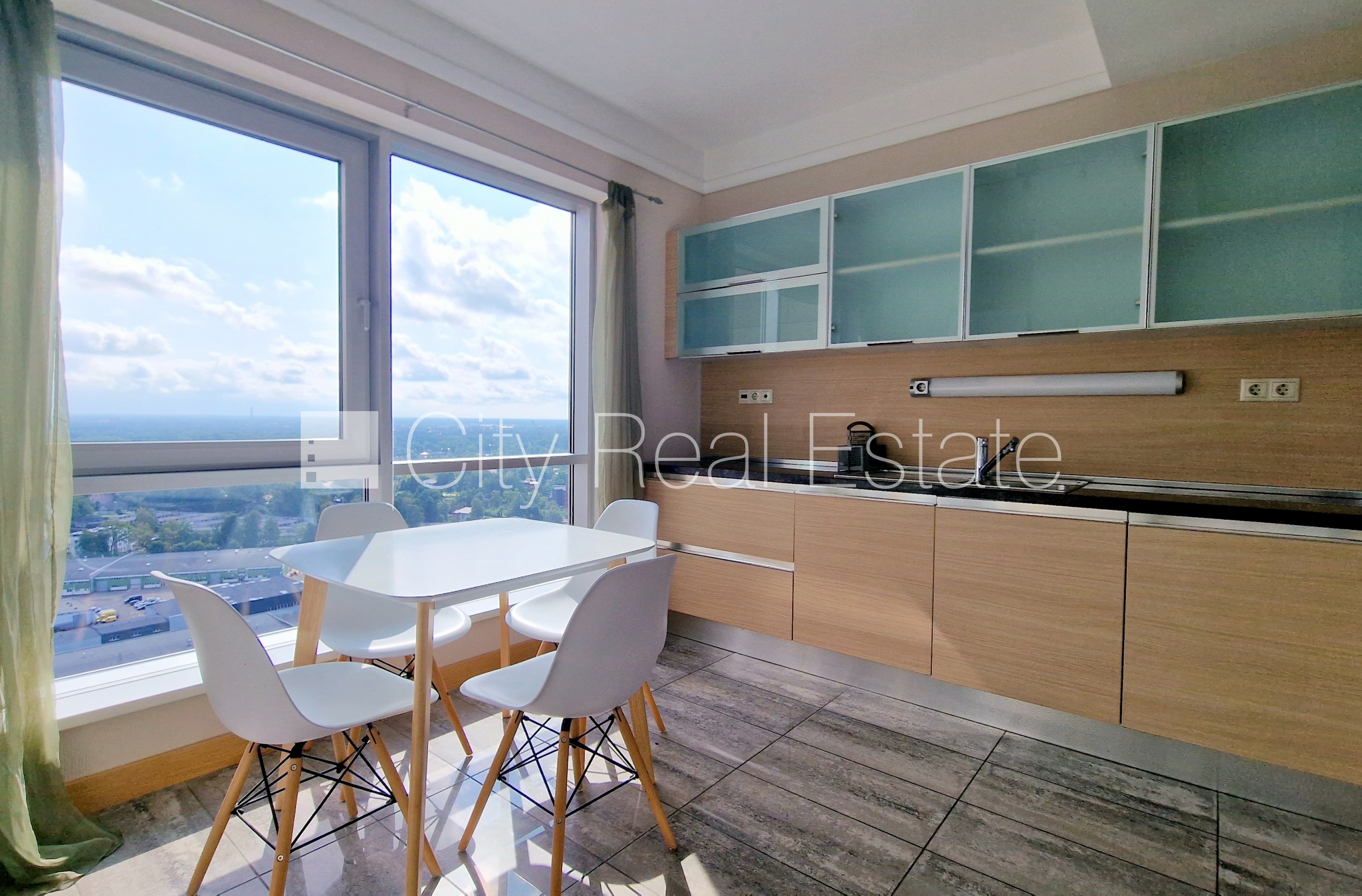 Sludinājumi. Jaunceltne, slēgta teritorija, teritorijas iebrauktuves vārti aprīkoti ar automatizētu atvēršanās Cena: 1000 EUR/mēn Foto #8