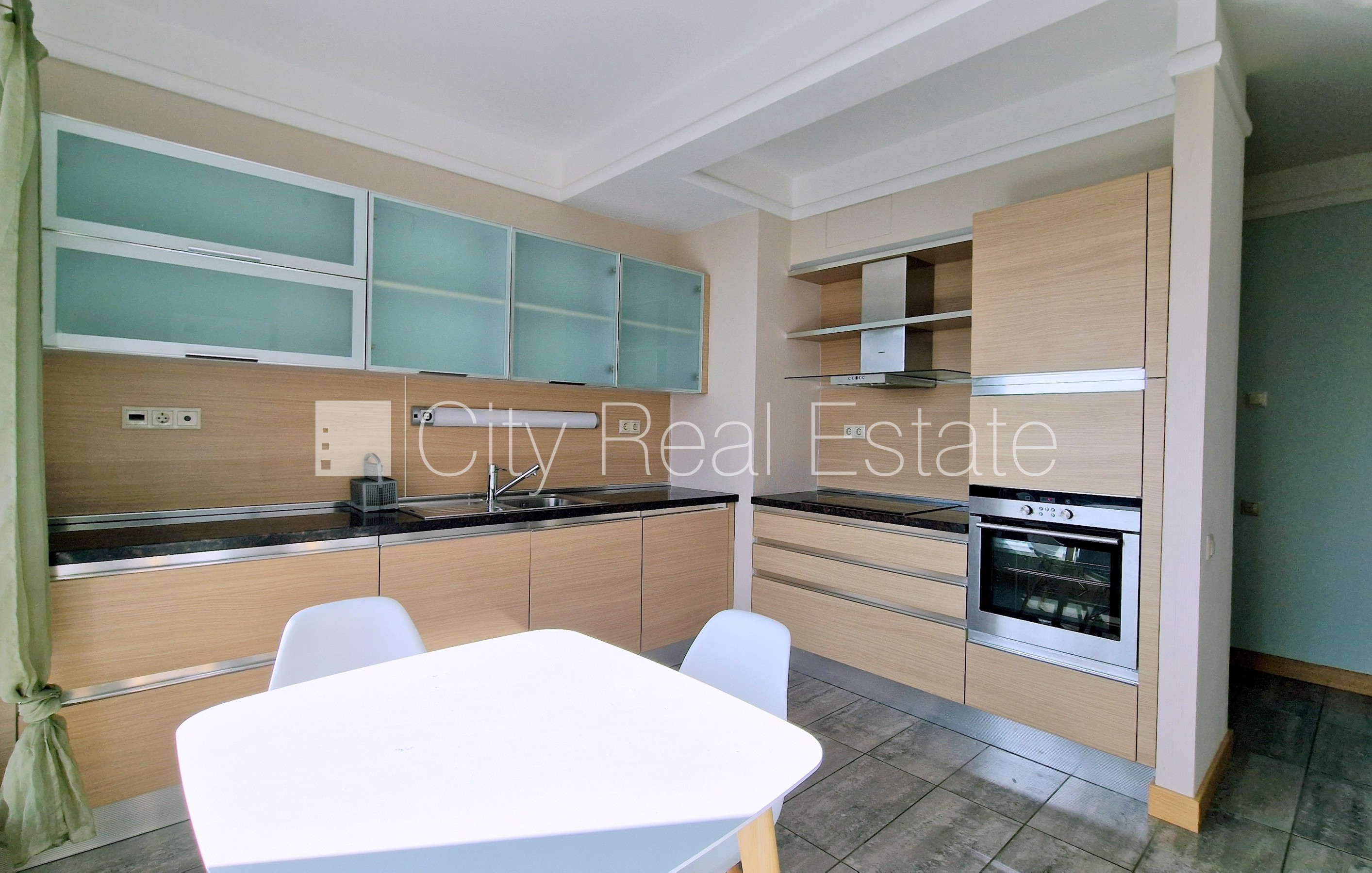 Sludinājumi. Jaunceltne, slēgta teritorija, teritorijas iebrauktuves vārti aprīkoti ar automatizētu atvēršanās Cena: 1000 EUR/mēn Foto #11