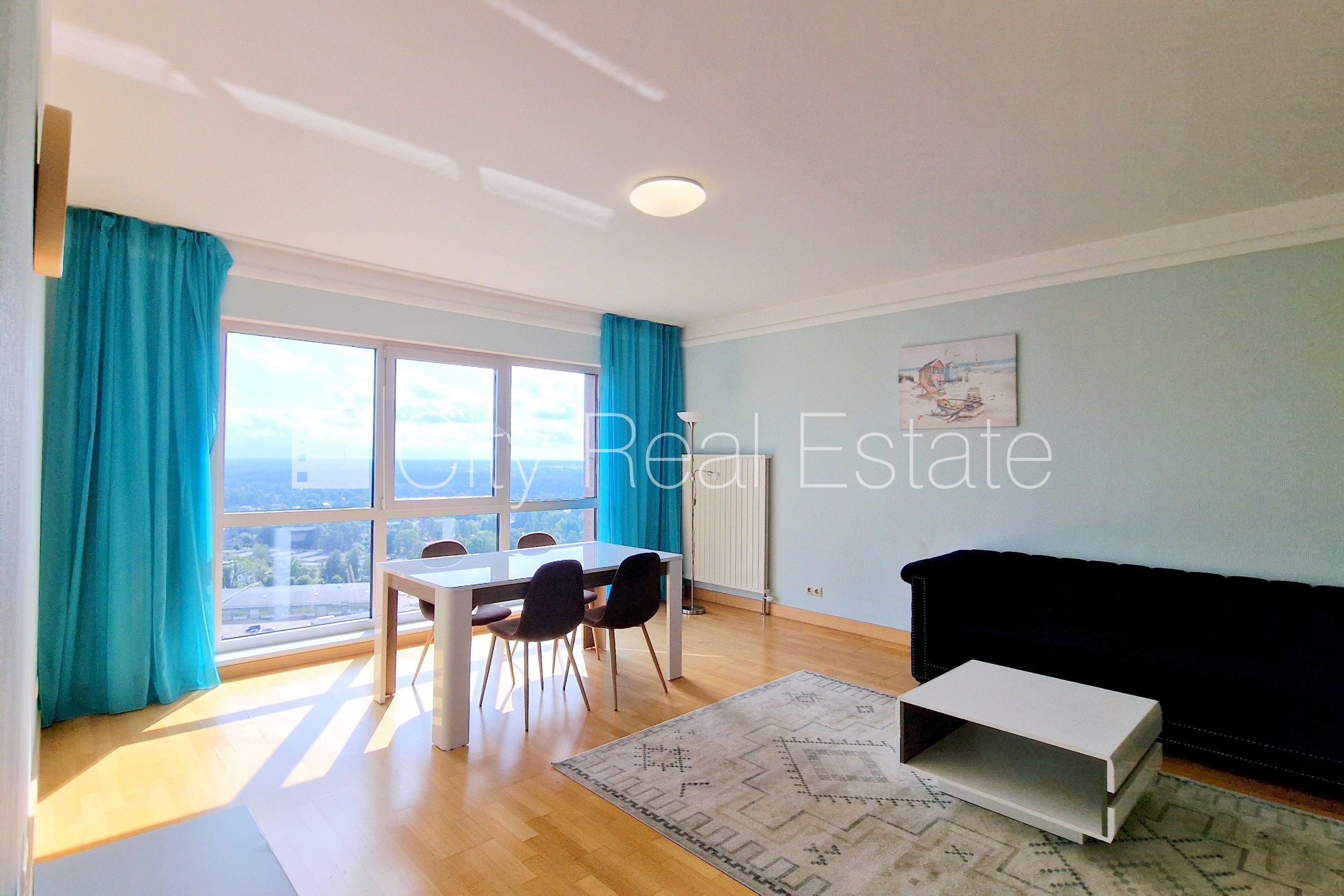 Sludinājumi. Jaunceltne, slēgta teritorija, teritorijas iebrauktuves vārti aprīkoti ar automatizētu atvēršanās Cena: 1000 EUR/mēn Foto #1