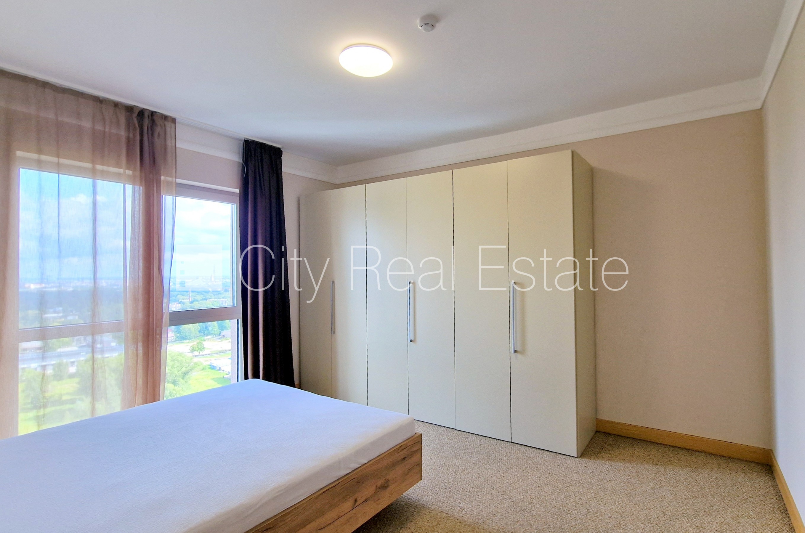 Sludinājumi. Jaunceltne, slēgta teritorija, teritorijas iebrauktuves vārti aprīkoti ar automatizētu atvēršanās Cena: 1000 EUR/mēn Foto #14