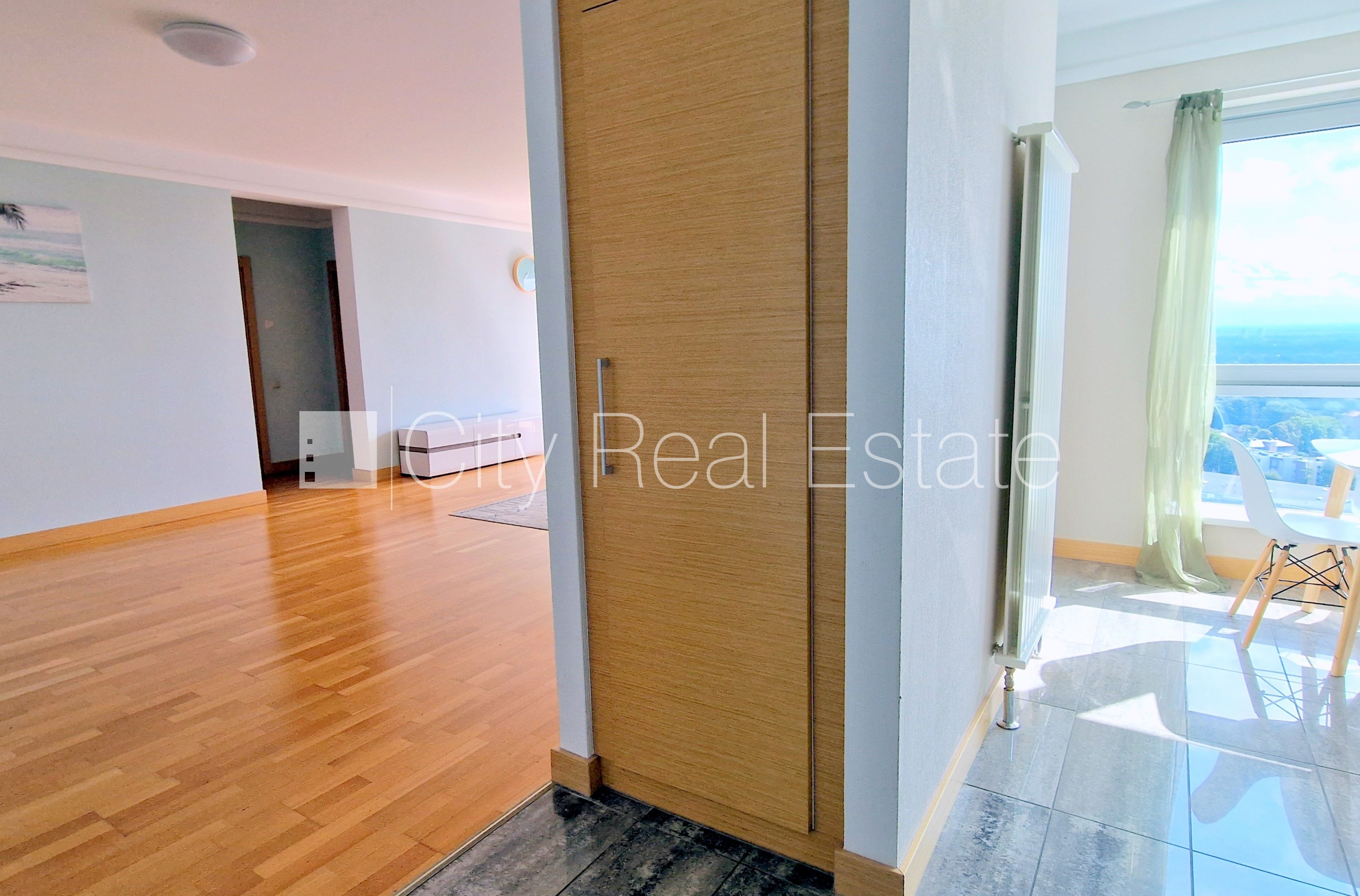 Sludinājumi. Jaunceltne, slēgta teritorija, teritorijas iebrauktuves vārti aprīkoti ar automatizētu atvēršanās Cena: 1000 EUR/mēn Foto #25