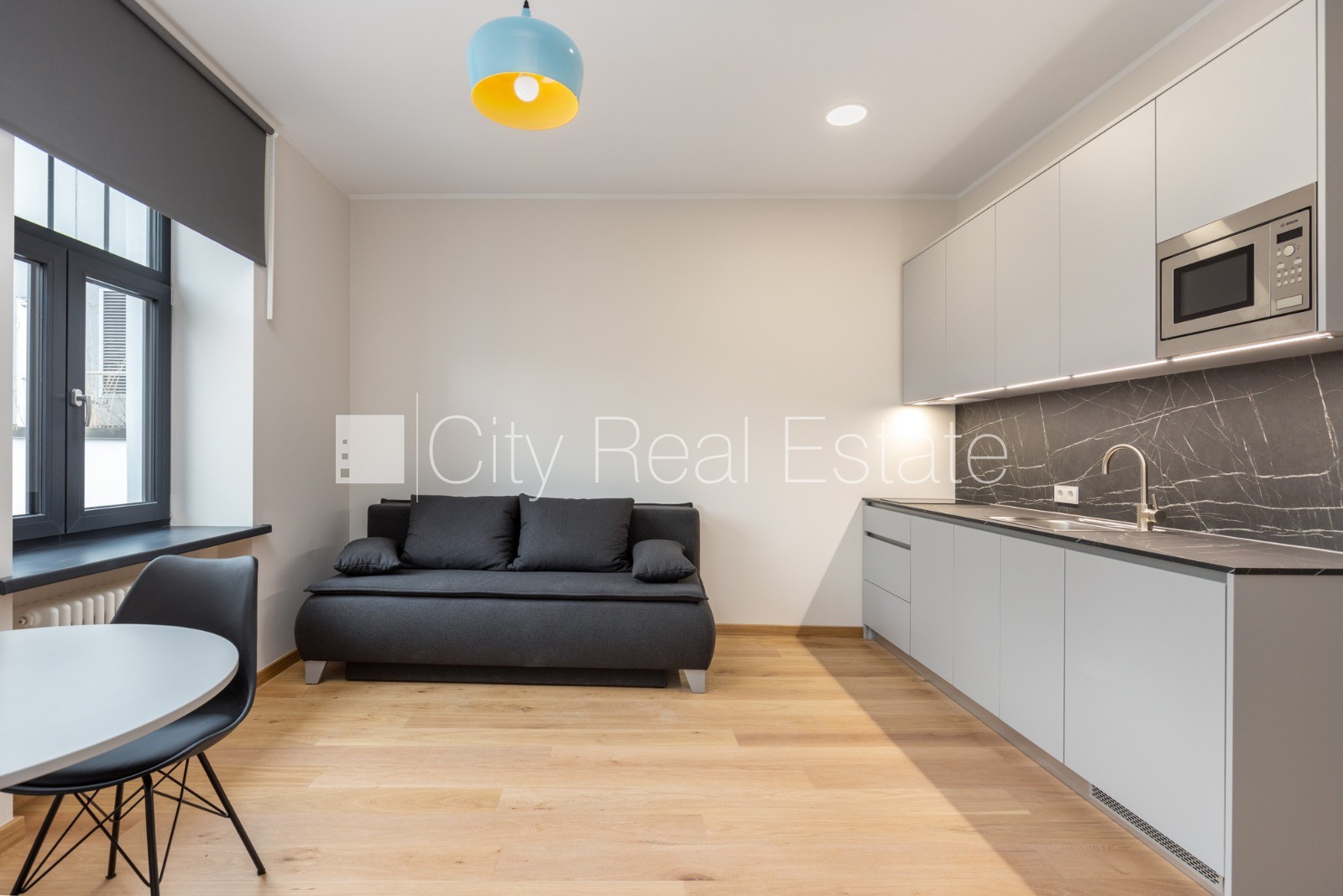Sludinājumi. Pagalma ēka, renovēta māja, slēgts pagalms, ieeja no pagalma, ir lifts, kāpņu telpa pēc kapitālā Cena: 420 EUR/mēn Foto #2