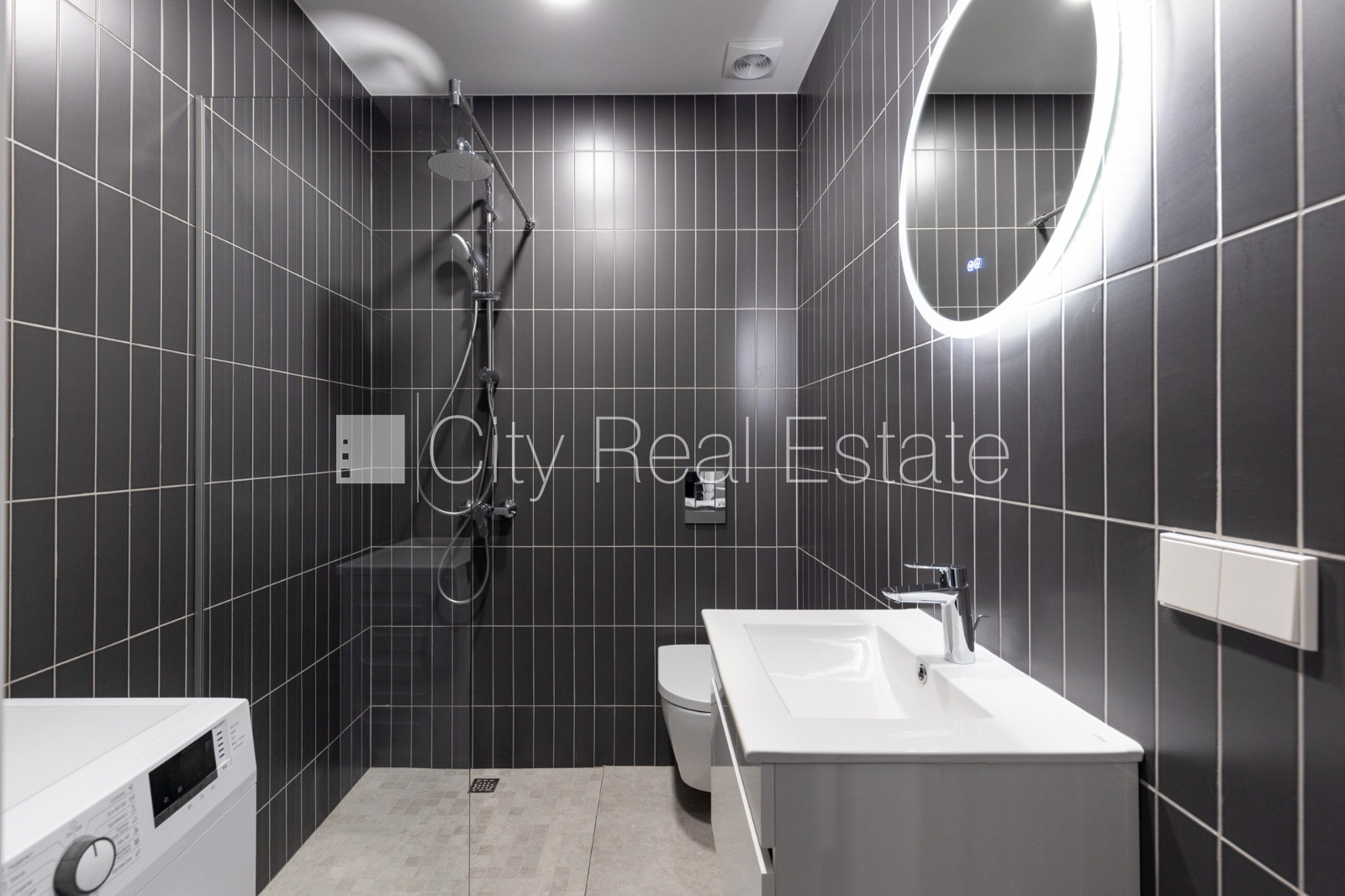 Sludinājumi. Pagalma ēka, renovēta māja, slēgts pagalms, ieeja no pagalma, ir lifts, kāpņu telpa pēc kapitālā Cena: 420 EUR/mēn Foto #7