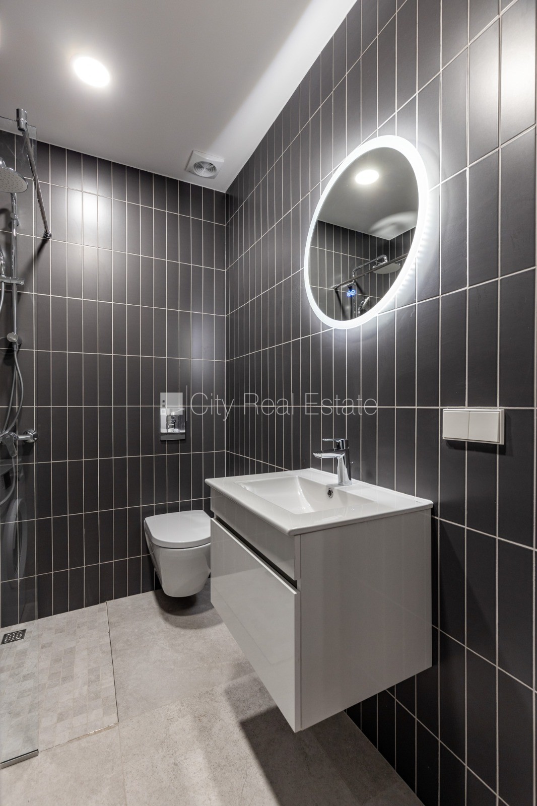 Sludinājumi. Pagalma ēka, renovēta māja, slēgts pagalms, ieeja no pagalma, ir lifts, kāpņu telpa pēc kapitālā Cena: 420 EUR/mēn Foto #8