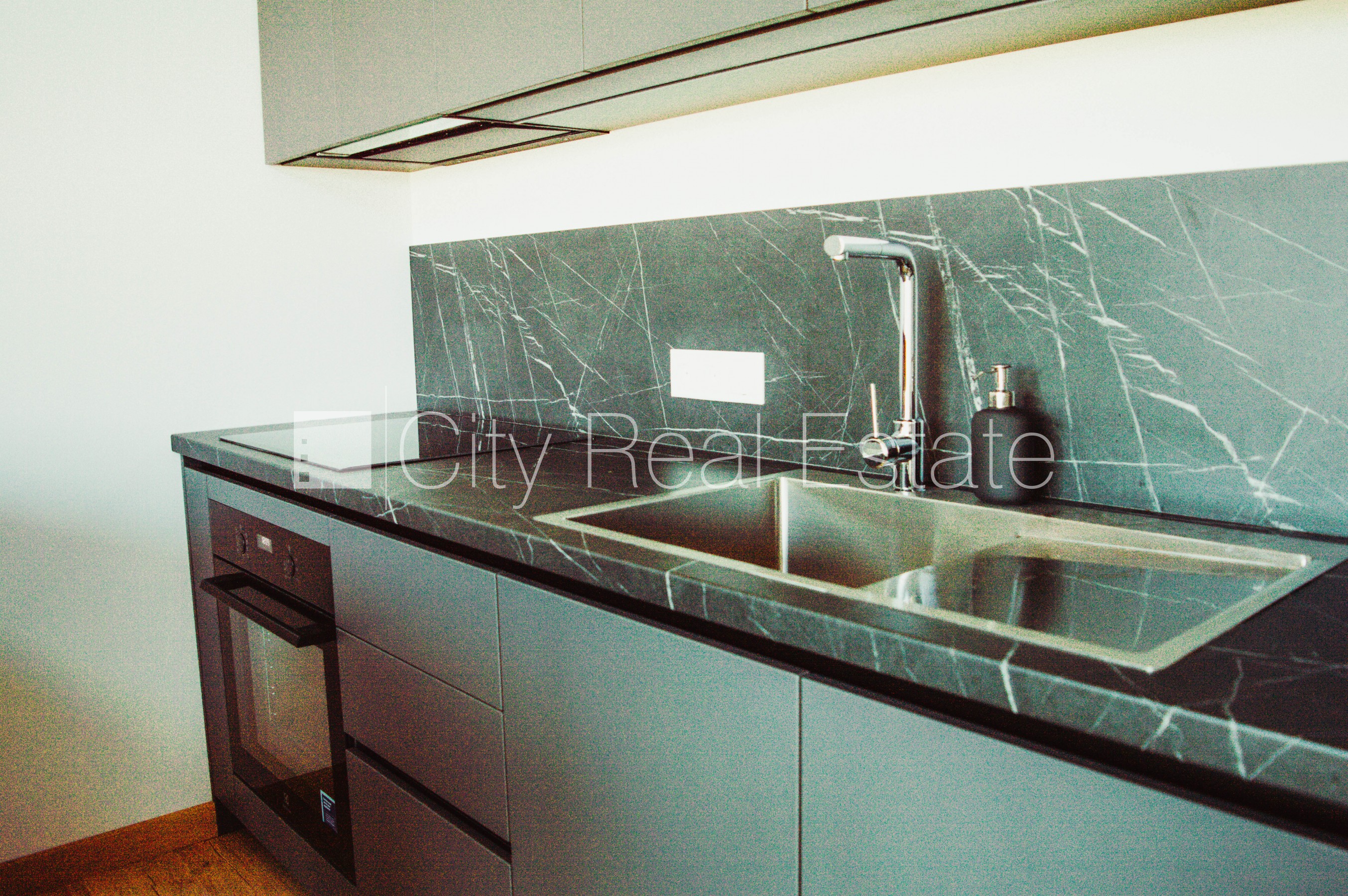 Sludinājumi. Šo dzīvokli izīrē pa diennaktīm (īstermiņa īre), īres cena sludinājumā norādīta par vienu diennakts Cena: 180 EUR/mēn Foto #19