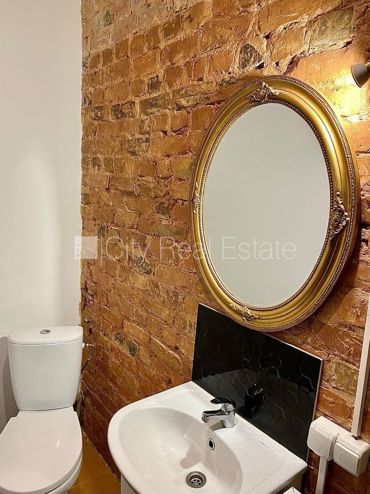 Sludinājumi. Fasādes māja, renovēta māja, slēgts pagalms, ieeja no pagalma, kāpņu telpa pēc kosmētiskā remonta, Cena: 300 EUR/mēn Foto #6