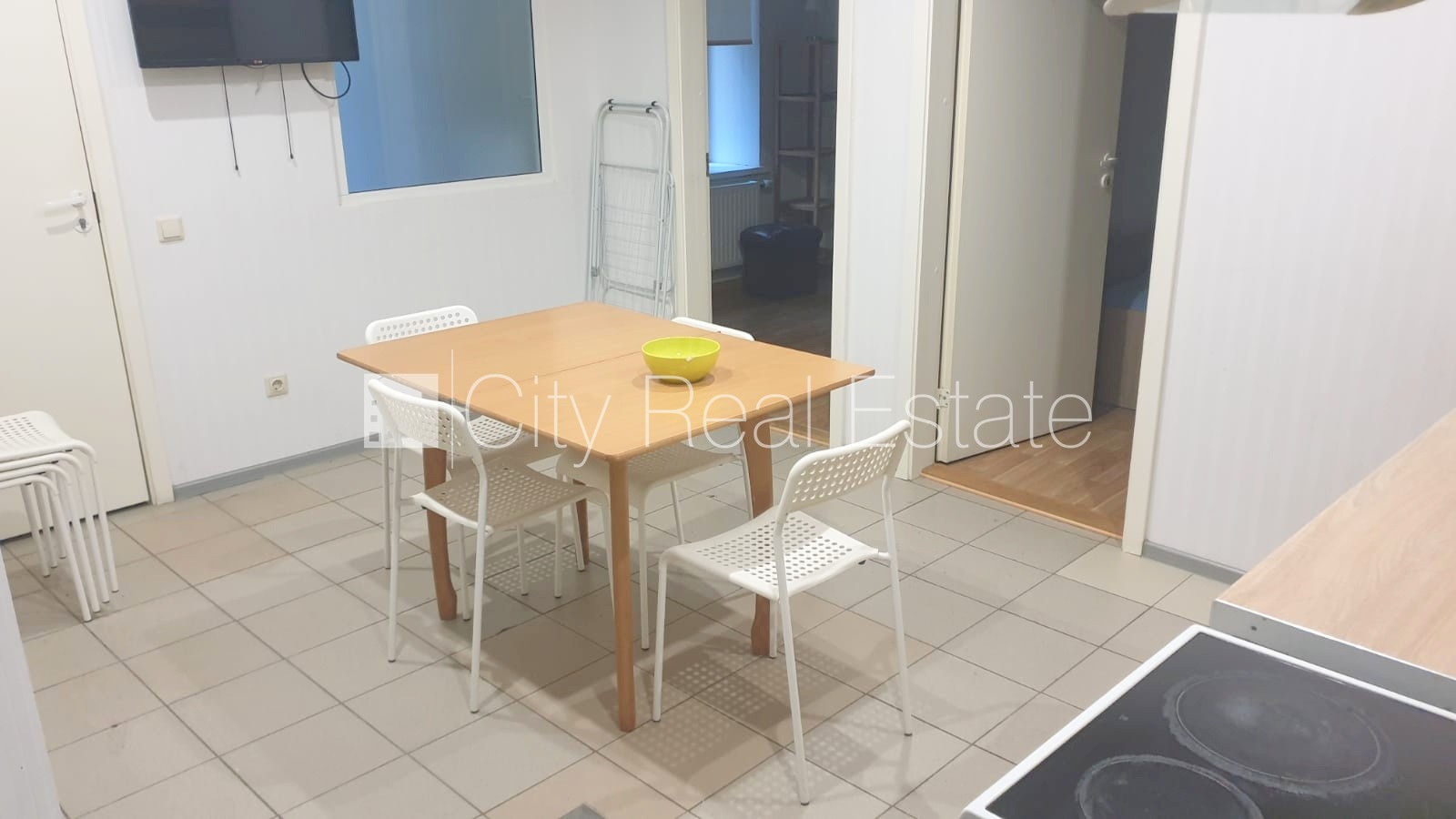 Sludinājumi. Fasādes māja, renovēta māja, slēgts pagalms, ieeja no pagalma, puspagrabs, kāpņu telpa pēc Cena: 1000 EUR/mēn Foto #5