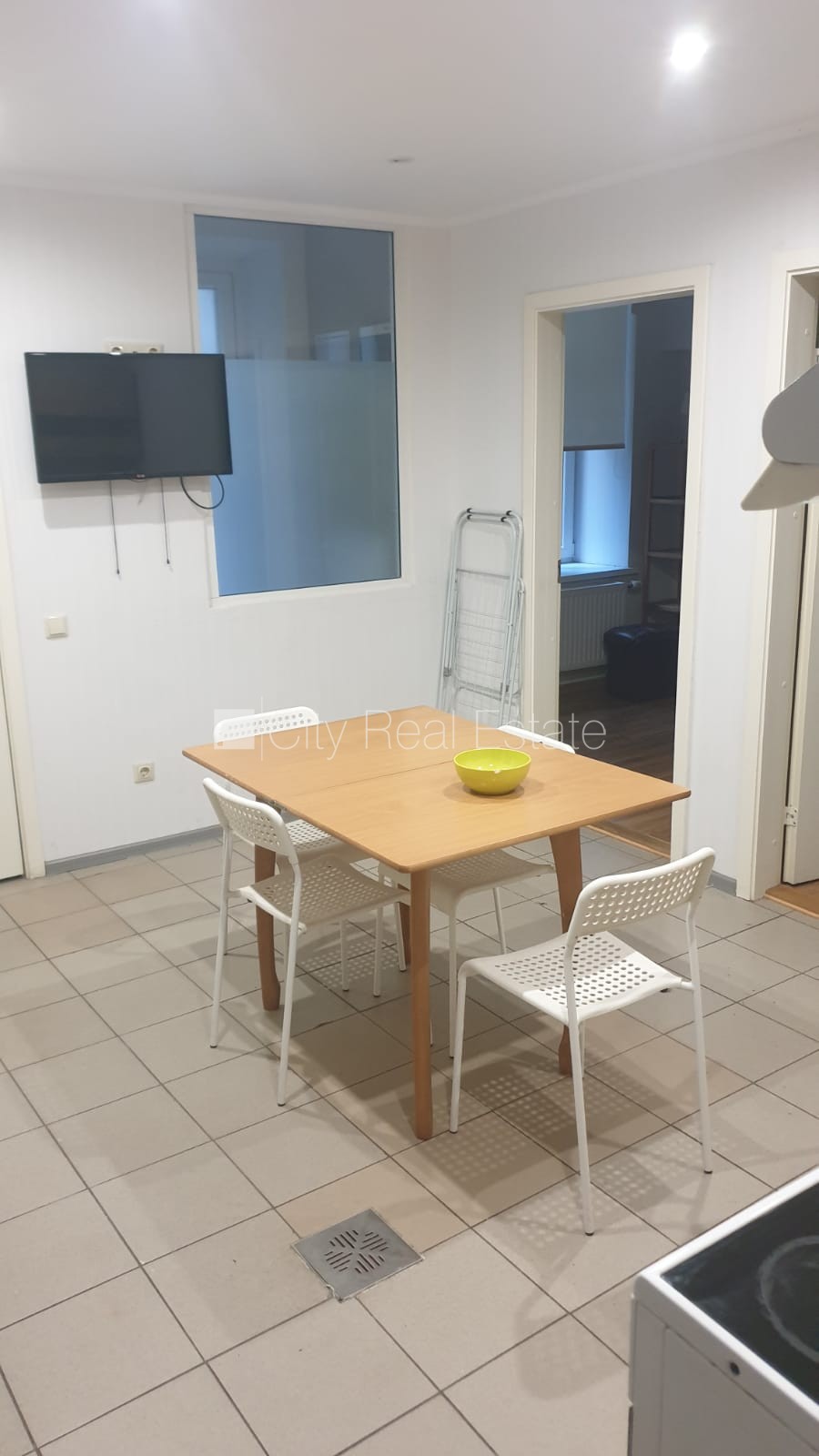 Sludinājumi. Fasādes māja, renovēta māja, slēgts pagalms, ieeja no pagalma, puspagrabs, kāpņu telpa pēc Cena: 1000 EUR/mēn Foto #8