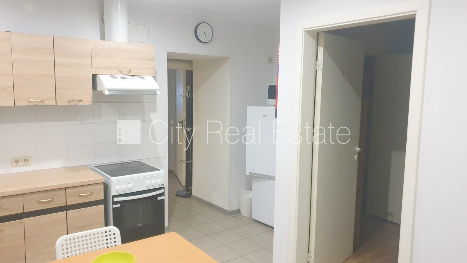 Sludinājumi. Fasādes māja, renovēta māja, slēgts pagalms, ieeja no pagalma, puspagrabs, kāpņu telpa pēc Cena: 1000 EUR/mēn Foto #3