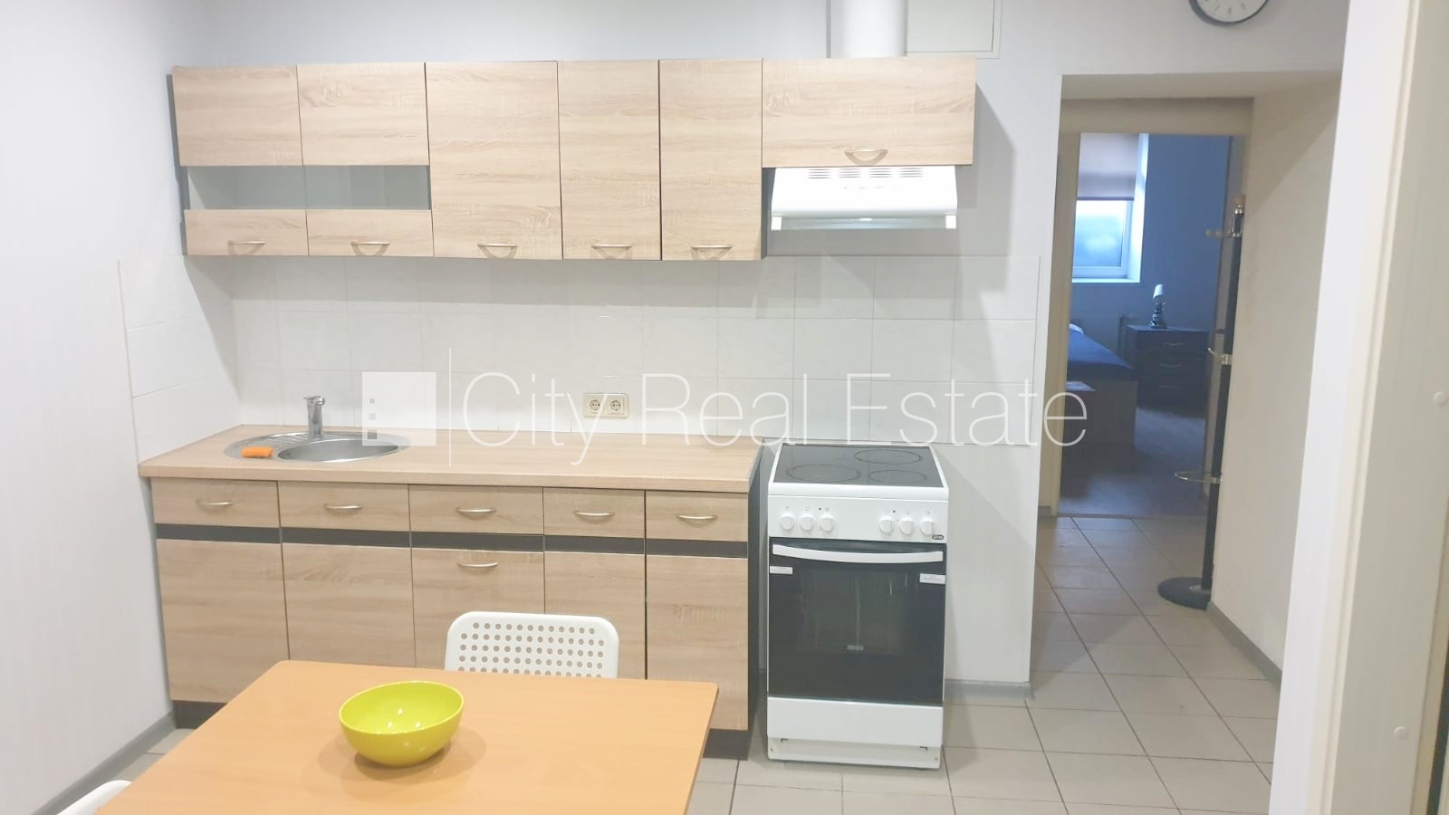 Sludinājumi. Fasādes māja, renovēta māja, slēgts pagalms, ieeja no pagalma, puspagrabs, kāpņu telpa pēc Cena: 1000 EUR/mēn Foto #2