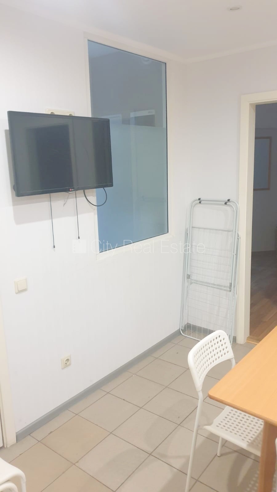 Sludinājumi. Fasādes māja, renovēta māja, slēgts pagalms, ieeja no pagalma, puspagrabs, kāpņu telpa pēc Cena: 1000 EUR/mēn Foto #15