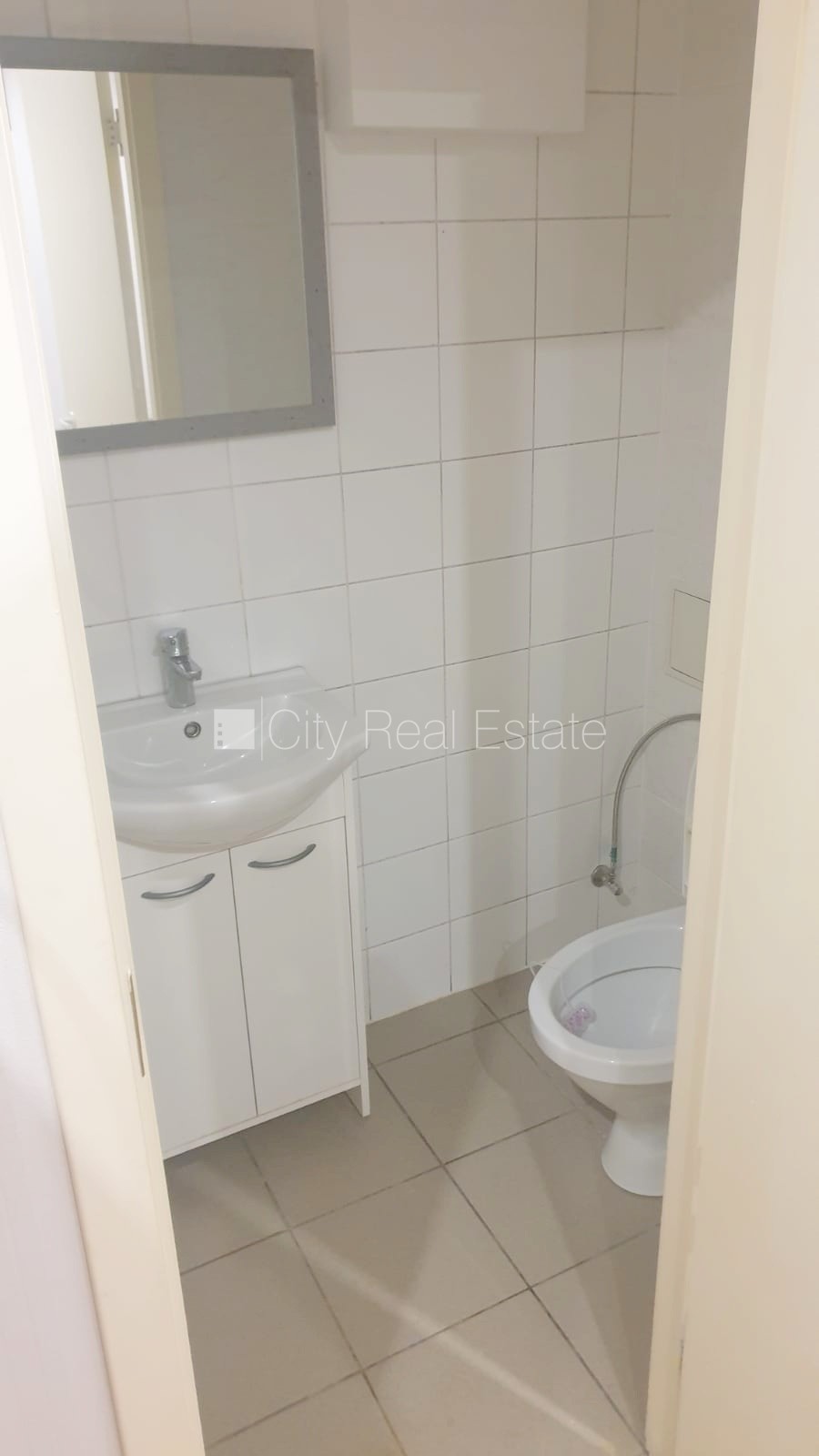 Sludinājumi. Fasādes māja, renovēta māja, slēgts pagalms, ieeja no pagalma, puspagrabs, kāpņu telpa pēc Cena: 1000 EUR/mēn Foto #20