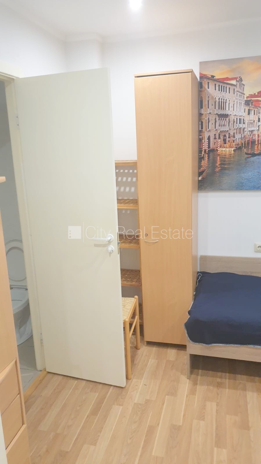 Sludinājumi. Fasādes māja, renovēta māja, slēgts pagalms, ieeja no pagalma, puspagrabs, kāpņu telpa pēc Cena: 1000 EUR/mēn Foto #16