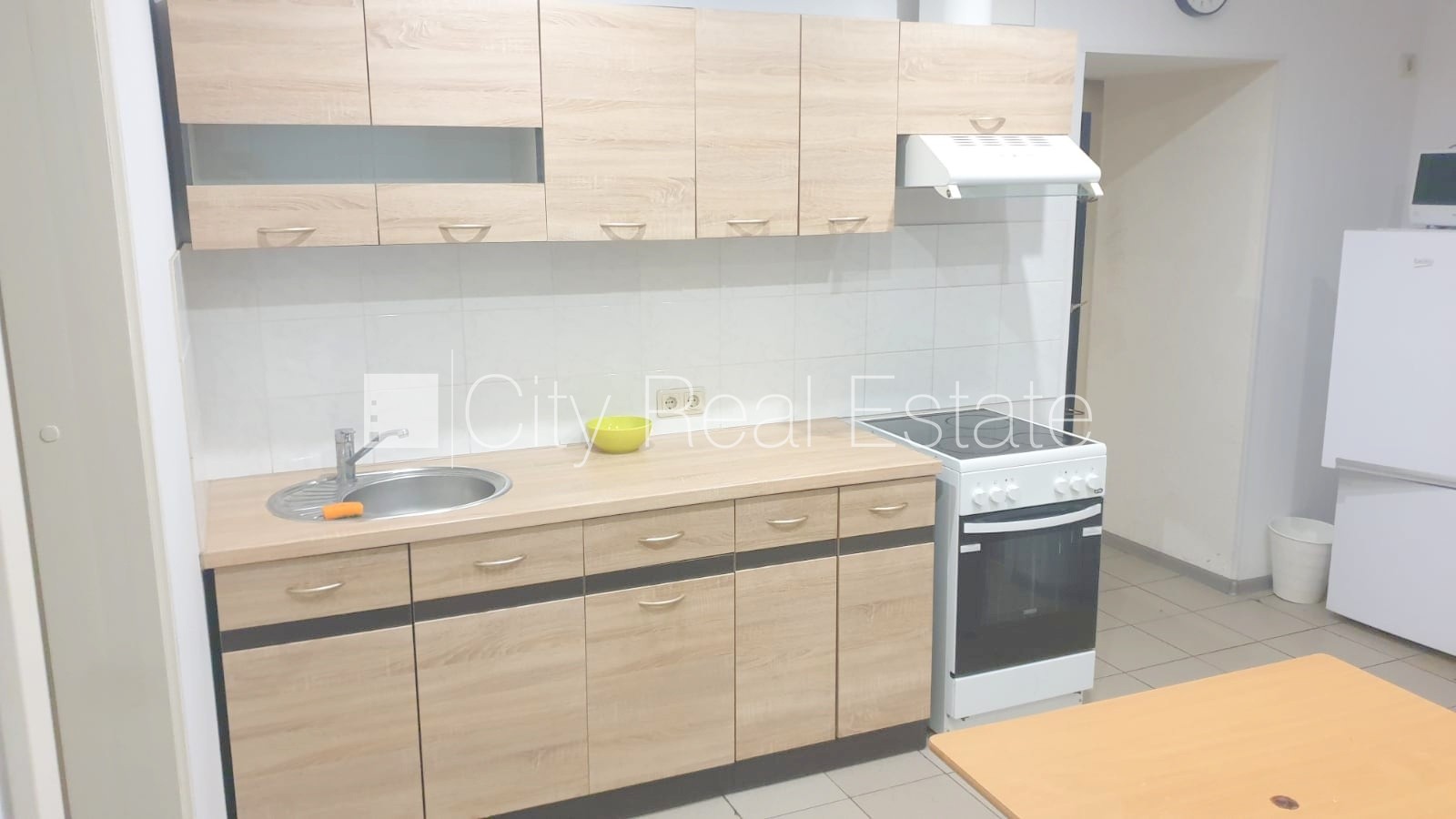 Sludinājumi. Fasādes māja, renovēta māja, slēgts pagalms, ieeja no pagalma, puspagrabs, kāpņu telpa pēc Cena: 1000 EUR/mēn Foto #1