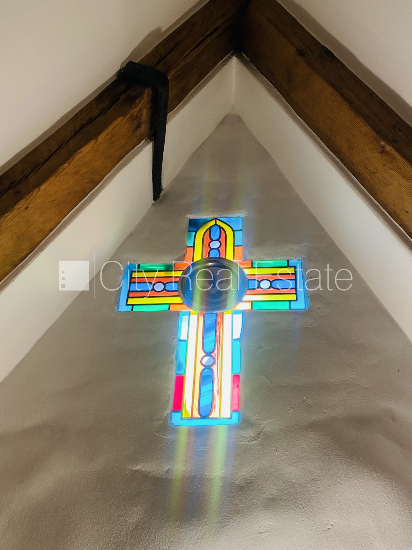 Sludinājumi. Fasādes māja, renovēta māja, bruģēts piebraucamais ceļš, ieeja no ielas, logi vērsti mājas abās Cena: 1300 EUR/mēn Foto #22