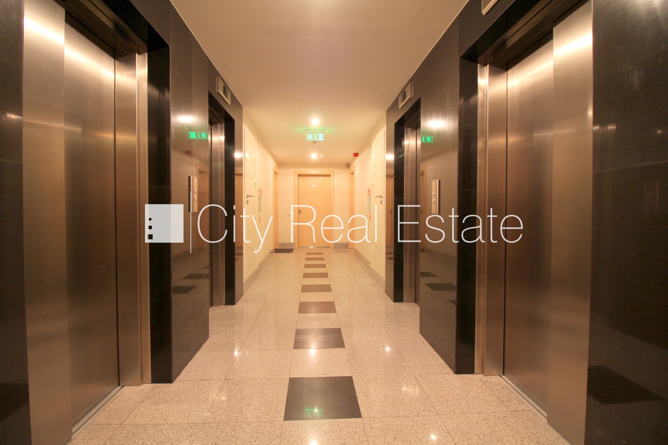 Sludinājumi. Jaunceltne, slēgts pagalms, teritorijas iebrauktuves vārti aprīkoti ar automatizētu atvēršanās un Cena: 1100 EUR/mēn Foto #16