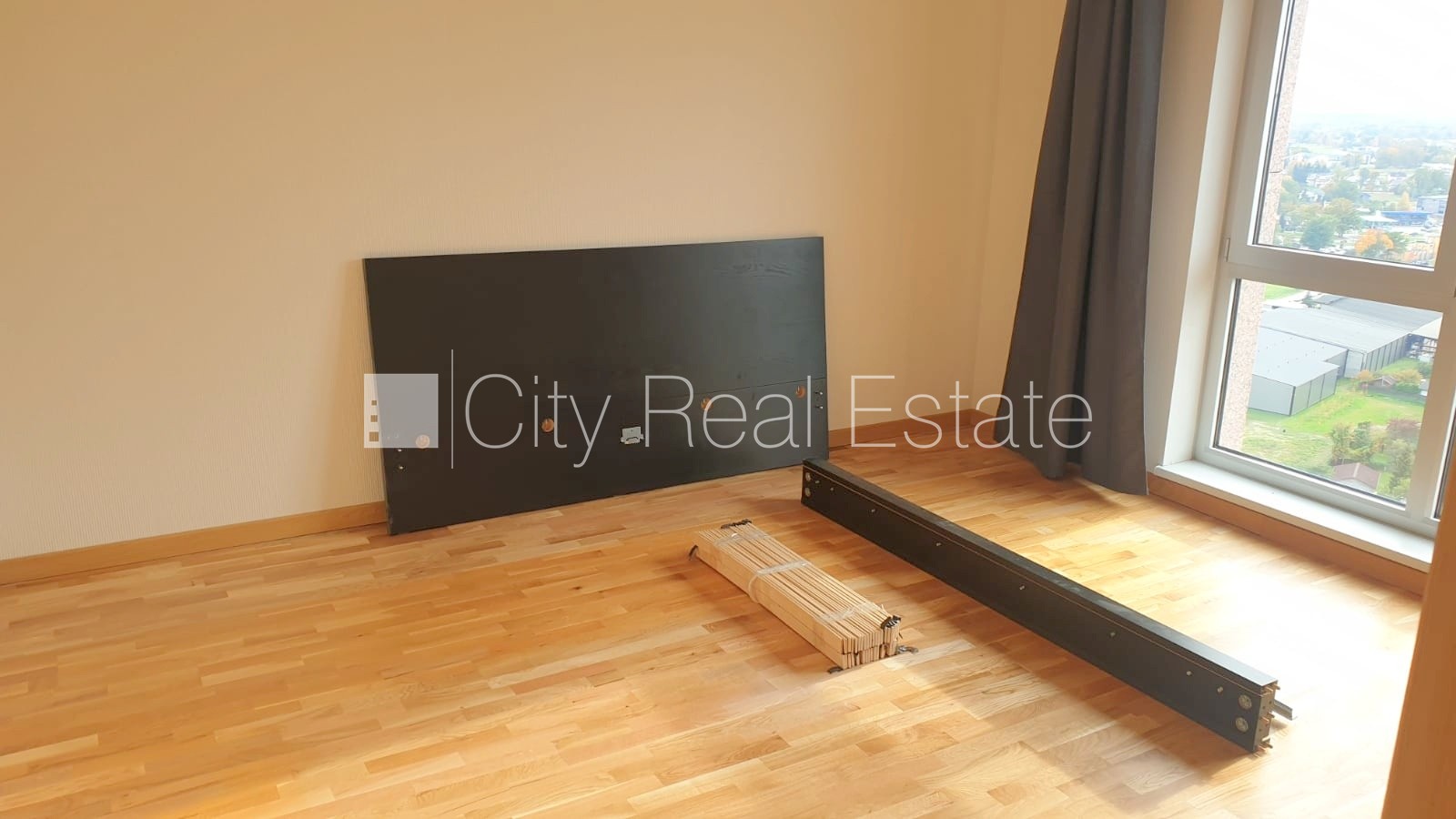 Sludinājumi. Jaunceltne, slēgts pagalms, teritorijas iebrauktuves vārti aprīkoti ar automatizētu atvēršanās un Cena: 1100 EUR/mēn Foto #8