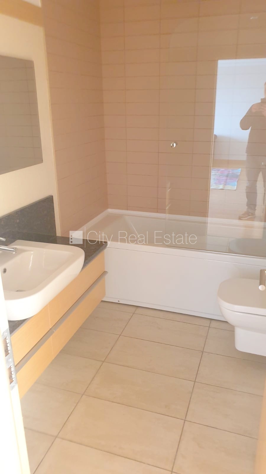 Sludinājumi. Jaunceltne, slēgts pagalms, teritorijas iebrauktuves vārti aprīkoti ar automatizētu atvēršanās un Cena: 1100 EUR/mēn Foto #17