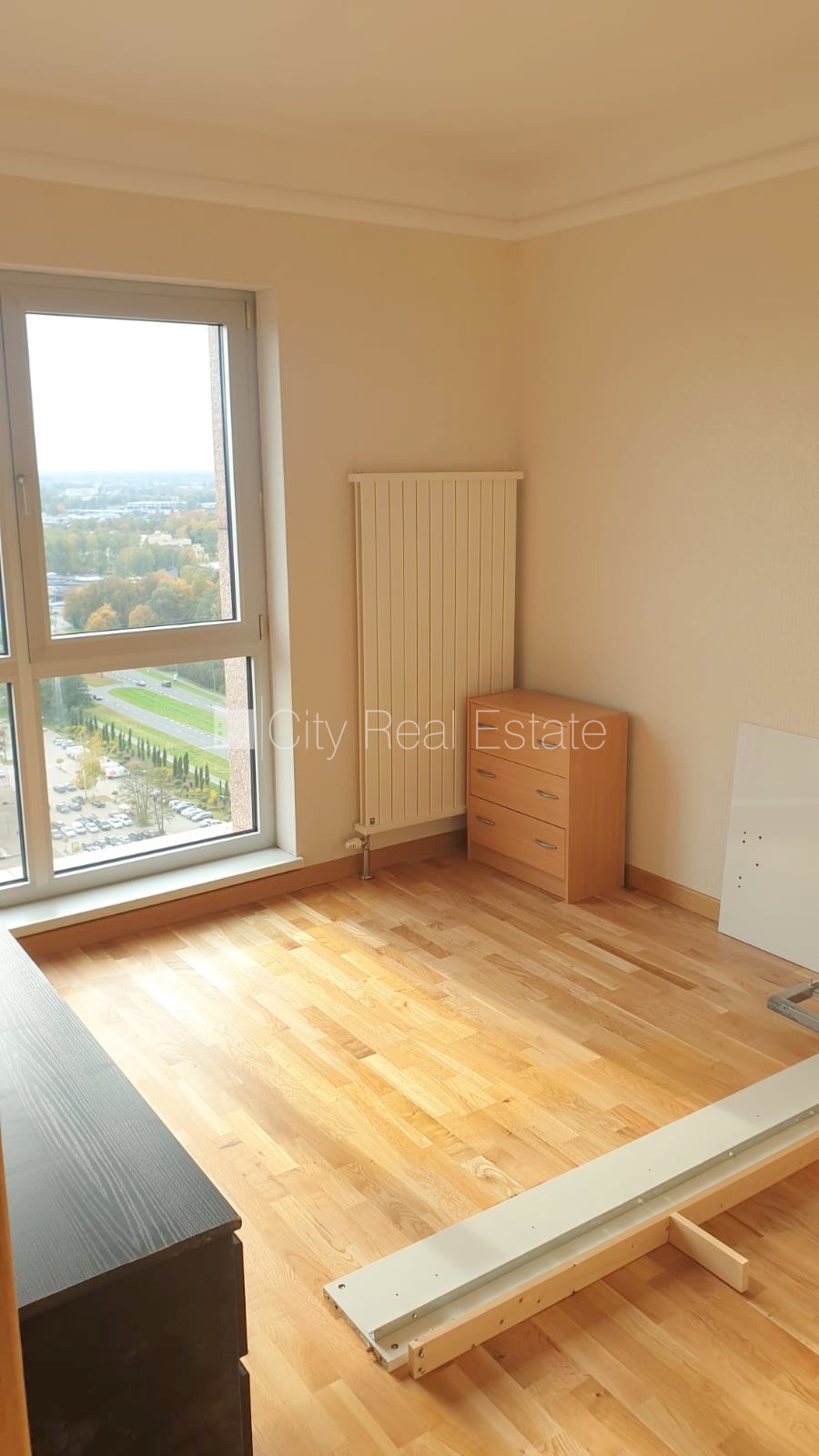 Sludinājumi. Jaunceltne, slēgts pagalms, teritorijas iebrauktuves vārti aprīkoti ar automatizētu atvēršanās un Cena: 1100 EUR/mēn Foto #9