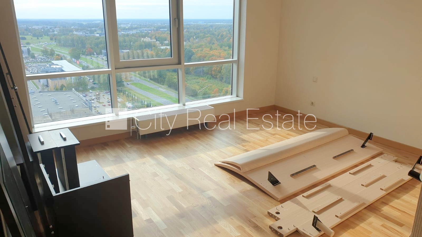 Sludinājumi. Jaunceltne, slēgts pagalms, teritorijas iebrauktuves vārti aprīkoti ar automatizētu atvēršanās un Cena: 1100 EUR/mēn Foto #7