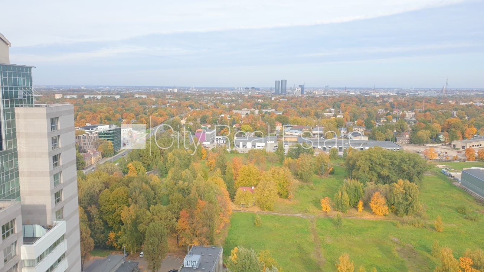 Sludinājumi. Jaunceltne, slēgts pagalms, teritorijas iebrauktuves vārti aprīkoti ar automatizētu atvēršanās un Cena: 1100 EUR/mēn Foto #6