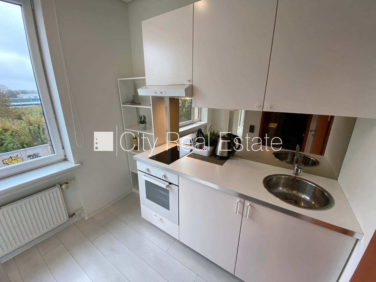 Объявление. Фасадный дом, реновированный дом, закрытый двор, вход с улицы, лифт, лестничная клетка после Цена: 320 EUR/мес. Foto #12