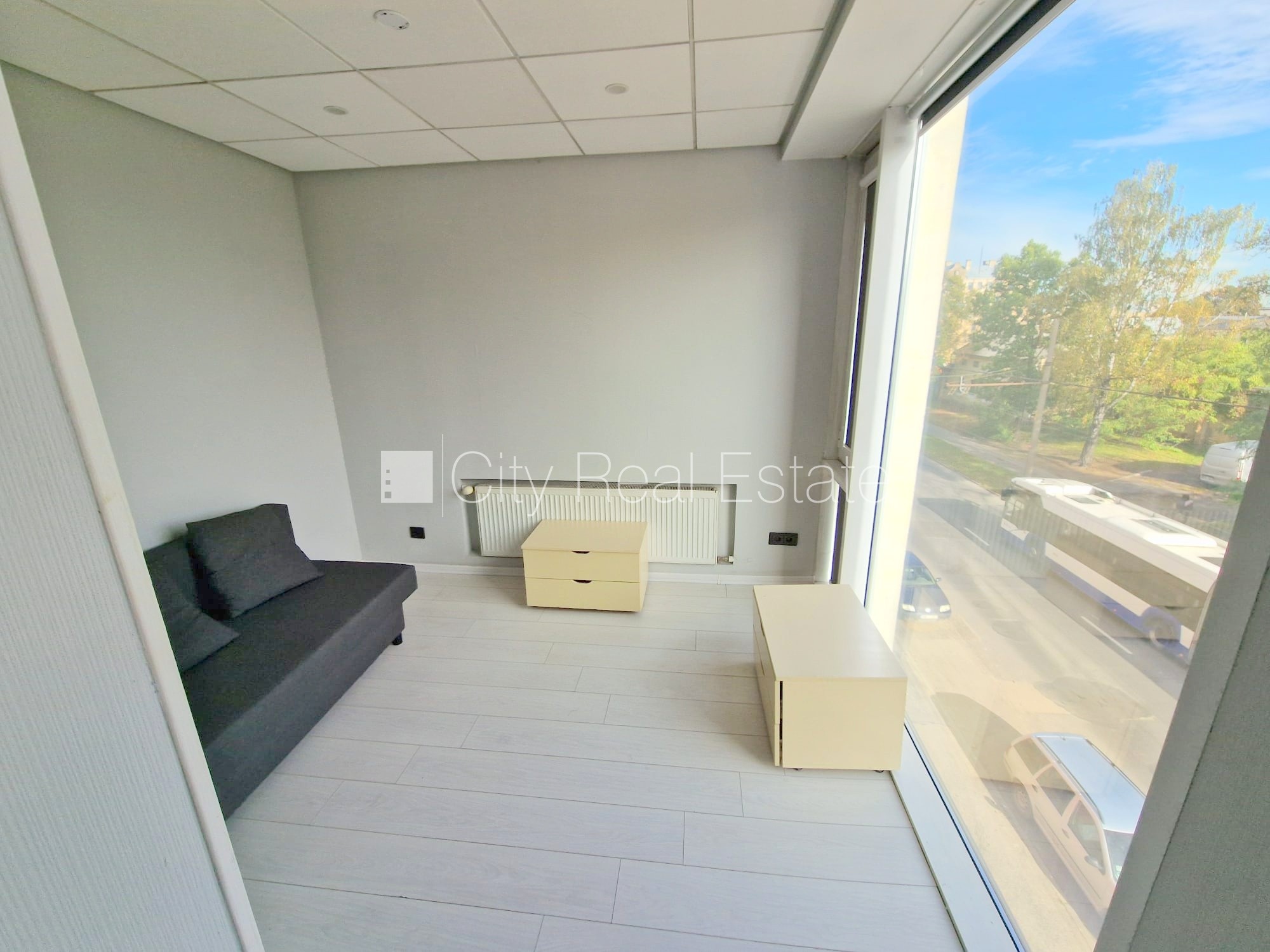 Объявление. Фасадный дом, реновированный дом, закрытый двор, вход с улицы, лифт, лестничная клетка после Цена: 320 EUR/мес. Foto #8