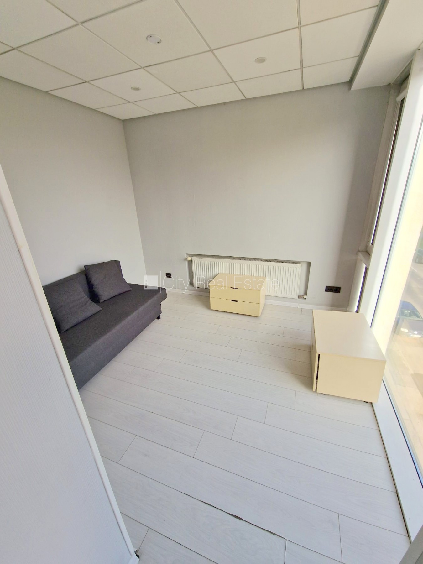 Объявление. Фасадный дом, реновированный дом, закрытый двор, вход с улицы, лифт, лестничная клетка после Цена: 320 EUR/мес. Foto #7