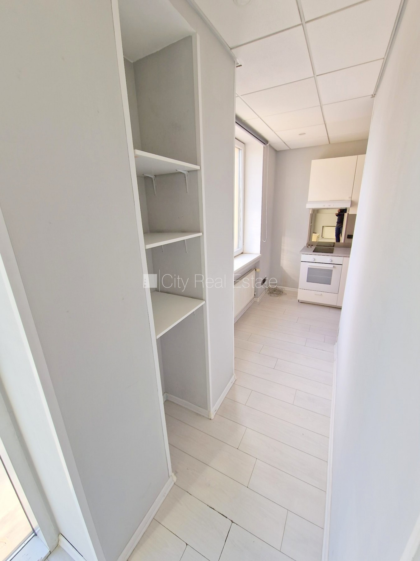 Объявление. Фасадный дом, реновированный дом, закрытый двор, вход с улицы, лифт, лестничная клетка после Цена: 320 EUR/мес. Foto #15