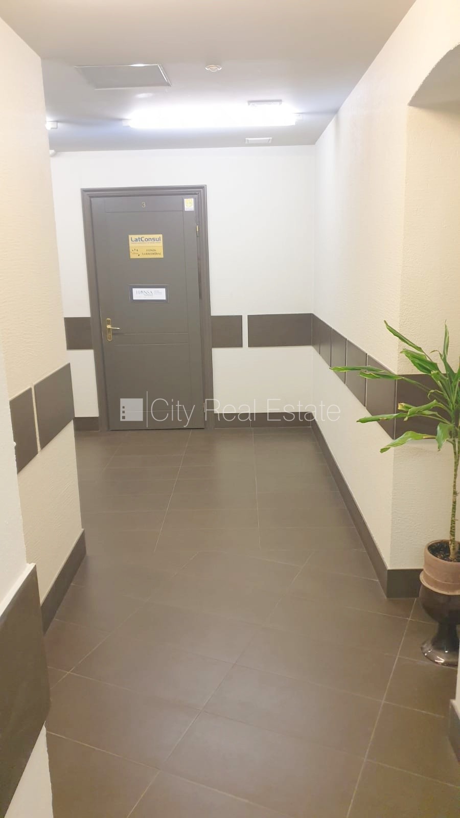 Sludinājumi. Zeme īpašumā, fasādes māja, renovēta māja, slēgts pagalms, ieeja no ielas, pirmais stāvs ar dārzu, Cena: 225000 EUR Foto #19