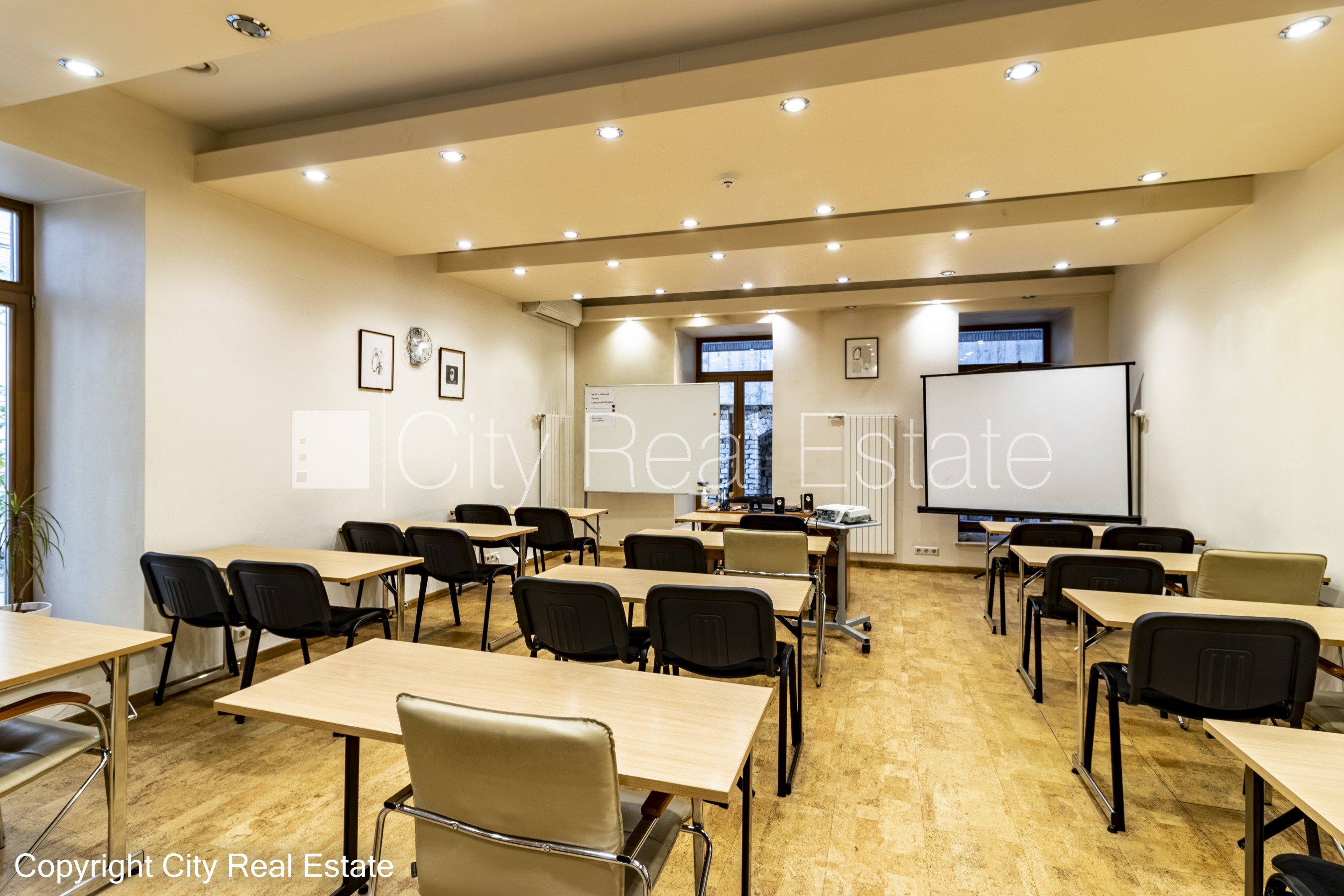 Sludinājumi. Zeme īpašumā, fasādes māja, renovēta māja, slēgts pagalms, ieeja no ielas, pirmais stāvs ar dārzu, Cena: 225000 EUR Foto #1