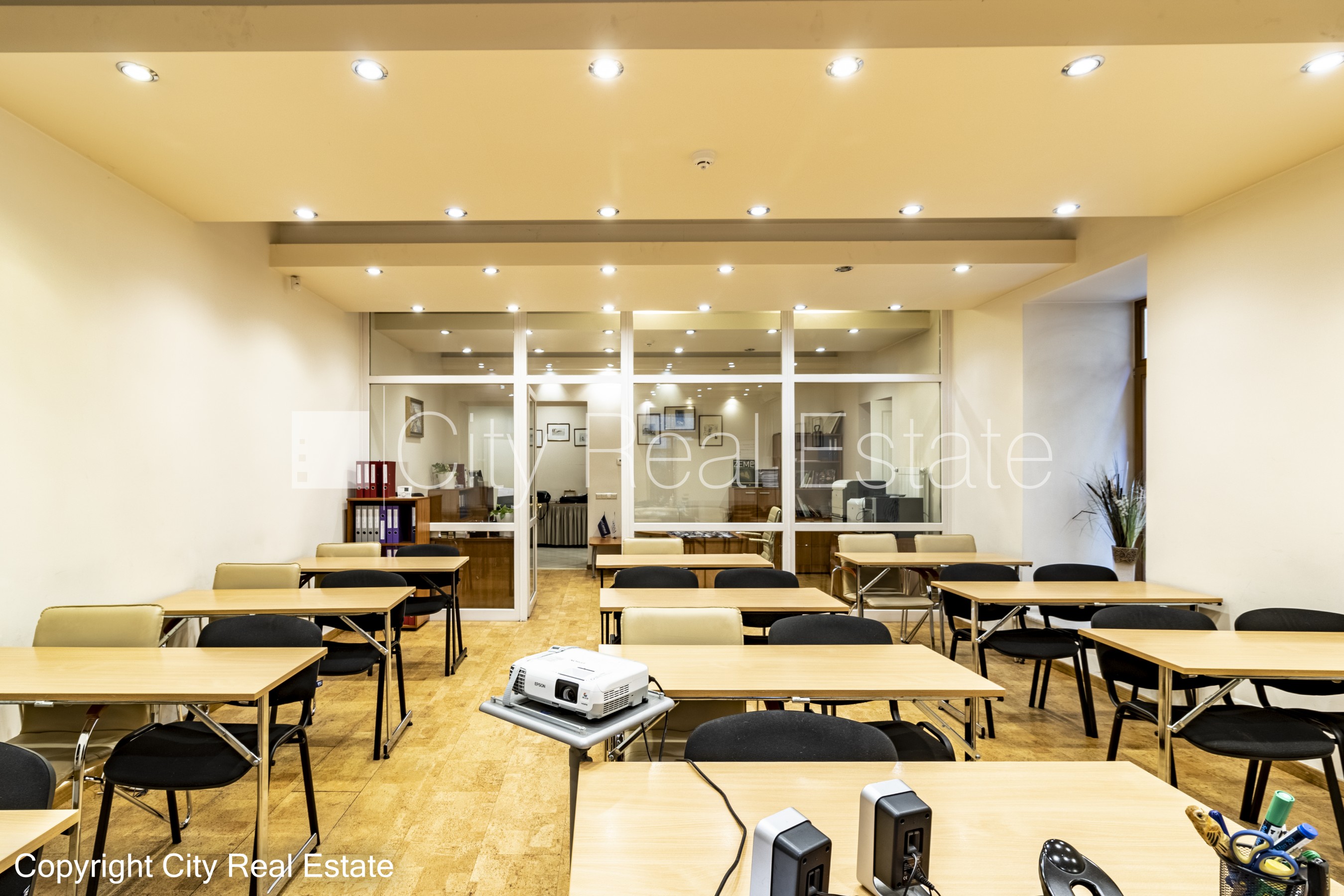 Sludinājumi. Zeme īpašumā, fasādes māja, renovēta māja, slēgts pagalms, ieeja no ielas, pirmais stāvs ar dārzu, Cena: 225000 EUR Foto #2