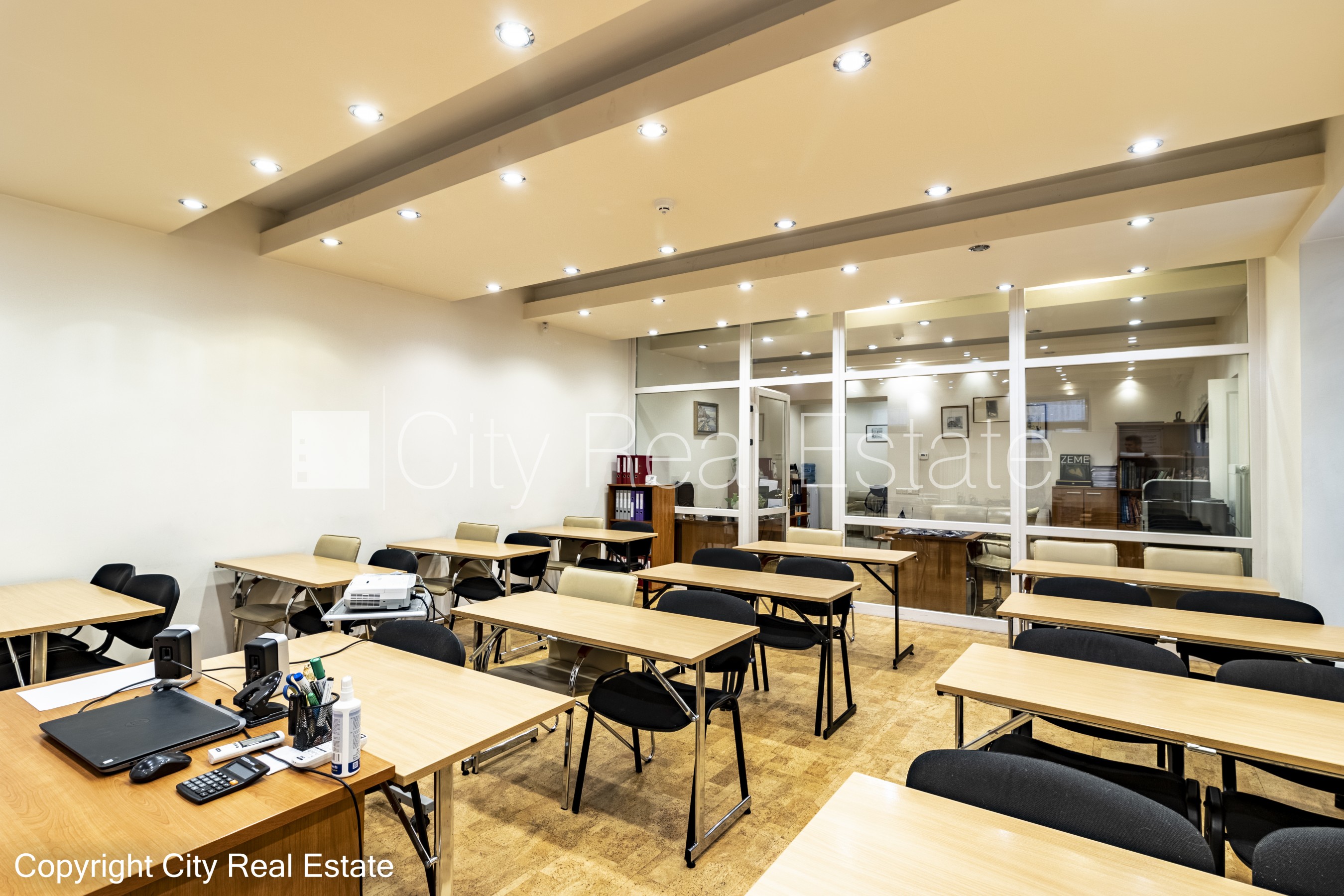 Sludinājumi. Zeme īpašumā, fasādes māja, renovēta māja, slēgts pagalms, ieeja no ielas, pirmais stāvs ar dārzu, Cena: 225000 EUR Foto #3