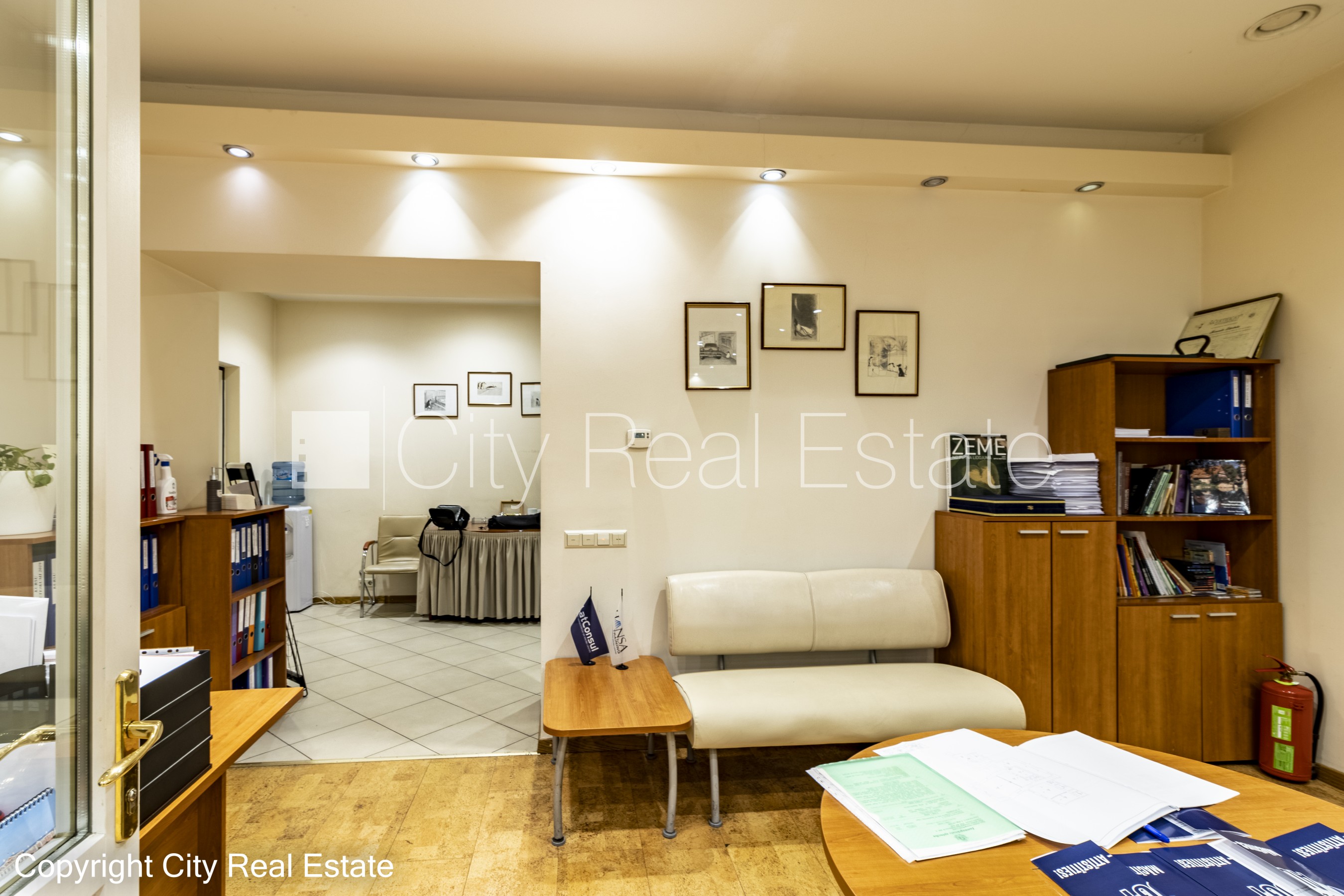 Sludinājumi. Zeme īpašumā, fasādes māja, renovēta māja, slēgts pagalms, ieeja no ielas, pirmais stāvs ar dārzu, Cena: 225000 EUR Foto #4