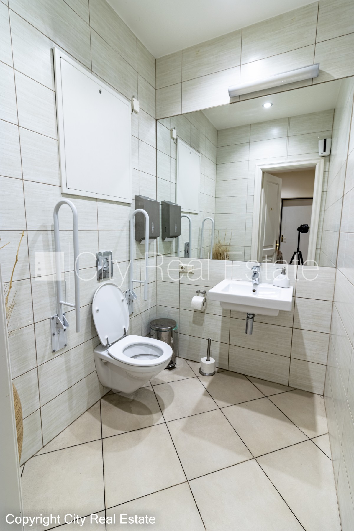 Sludinājumi. Zeme īpašumā, fasādes māja, renovēta māja, slēgts pagalms, ieeja no ielas, pirmais stāvs ar dārzu, Cena: 225000 EUR Foto #13