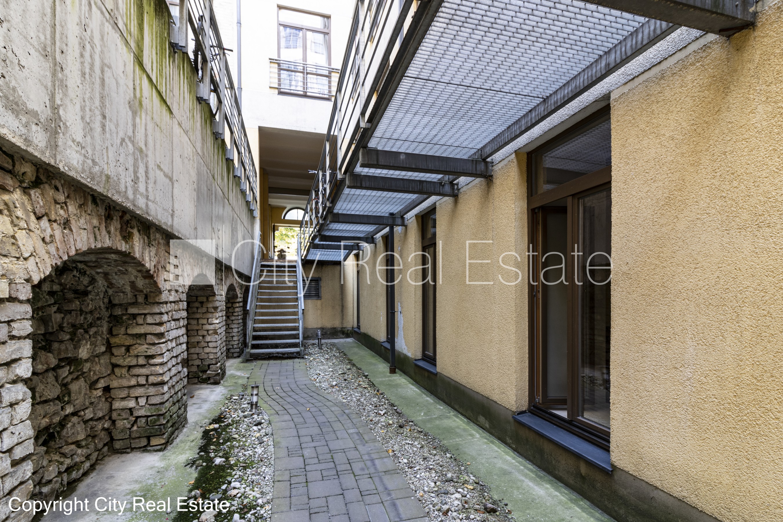 Sludinājumi. Zeme īpašumā, fasādes māja, renovēta māja, slēgts pagalms, ieeja no ielas, pirmais stāvs ar dārzu, Cena: 225000 EUR Foto #18