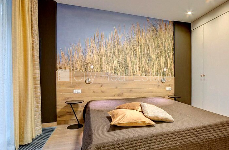 Sludinājumi. Jaunceltne, labiekārtota apzaļumota teritorija, bruģēts piebraucamais ceļš, garāža vienai Cena: 1300 EUR/mēn Foto #6