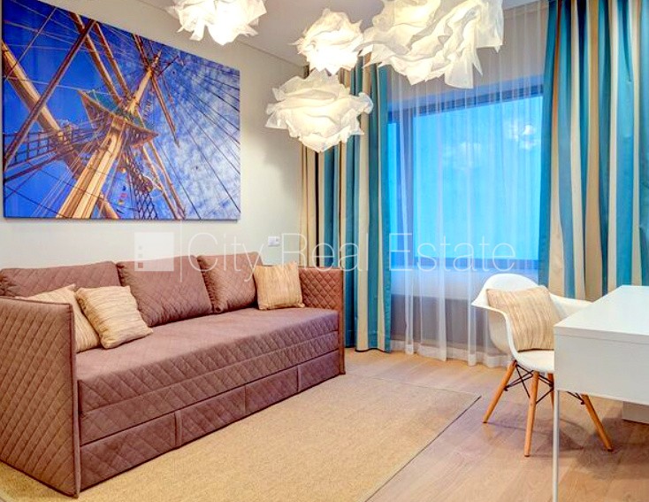 Sludinājumi. Jaunceltne, labiekārtota apzaļumota teritorija, bruģēts piebraucamais ceļš, garāža vienai Cena: 1300 EUR/mēn Foto #10