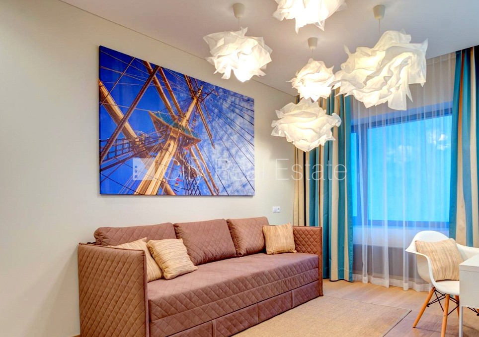 Sludinājumi. Jaunceltne, labiekārtota apzaļumota teritorija, bruģēts piebraucamais ceļš, garāža vienai Cena: 1300 EUR/mēn Foto #9