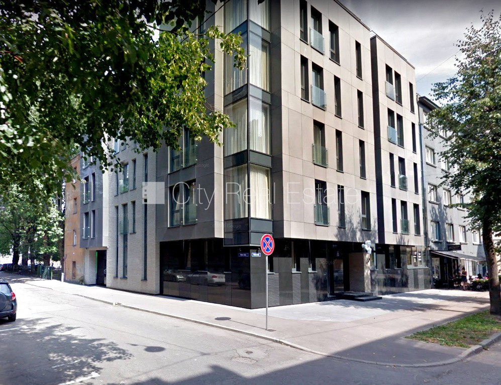 Sludinājumi. Jaunceltne, labiekārtota apzaļumota teritorija, bruģēts piebraucamais ceļš, garāža vienai Cena: 1300 EUR/mēn Foto #17