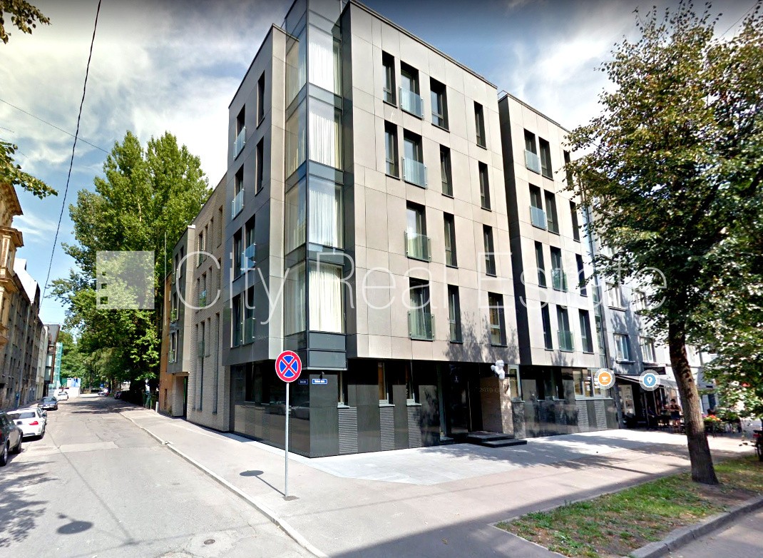 Sludinājumi. Jaunceltne, labiekārtota apzaļumota teritorija, bruģēts piebraucamais ceļš, garāža vienai Cena: 1300 EUR/mēn Foto #16