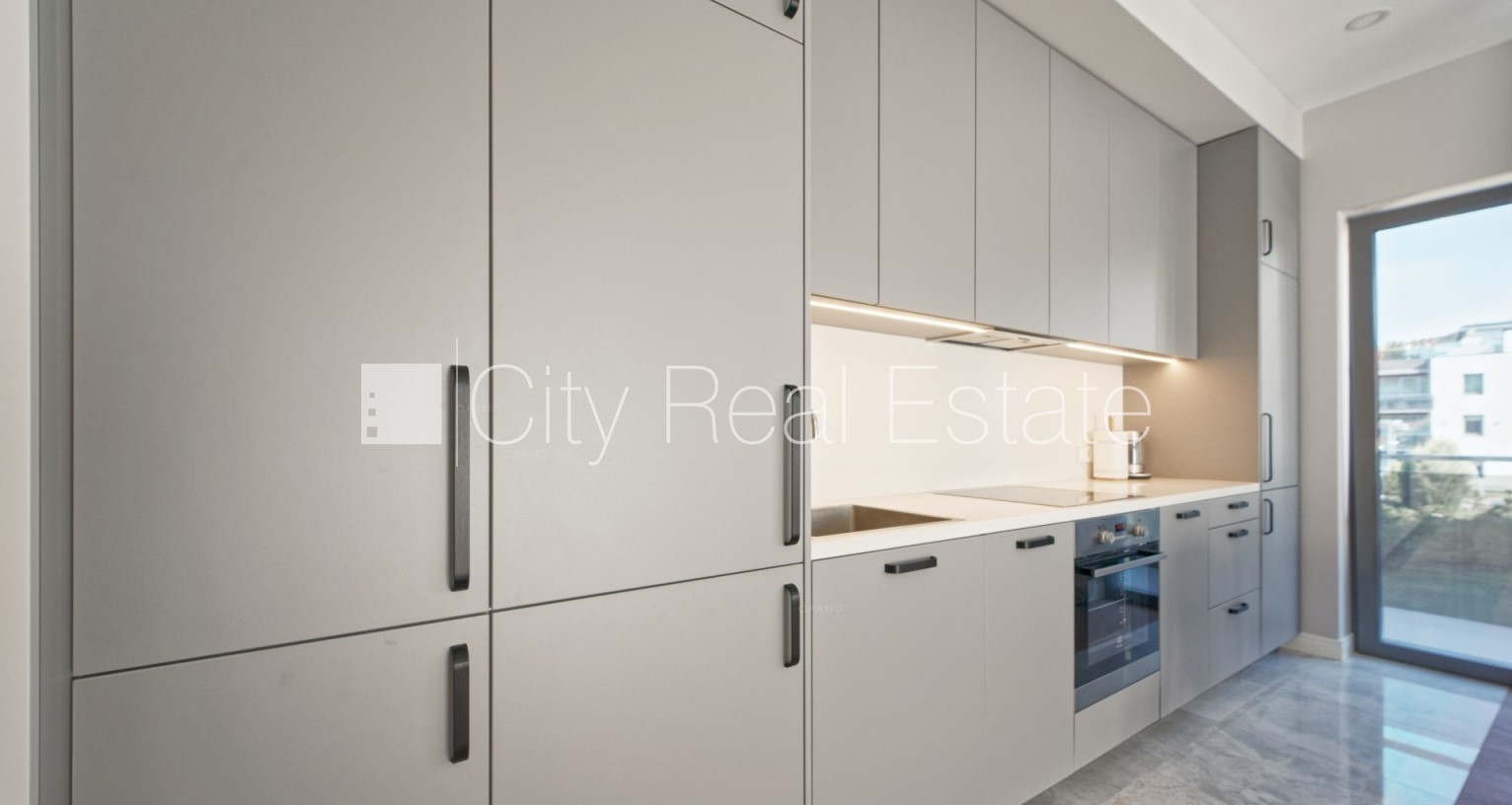 Sludinājumi. Šo dzīvokli izīrē pa diennaktīm (īstermiņa īre), īres cena sludinājumā norādīta par vienu diennakts Cena: 300 EUR/mēn Foto #2